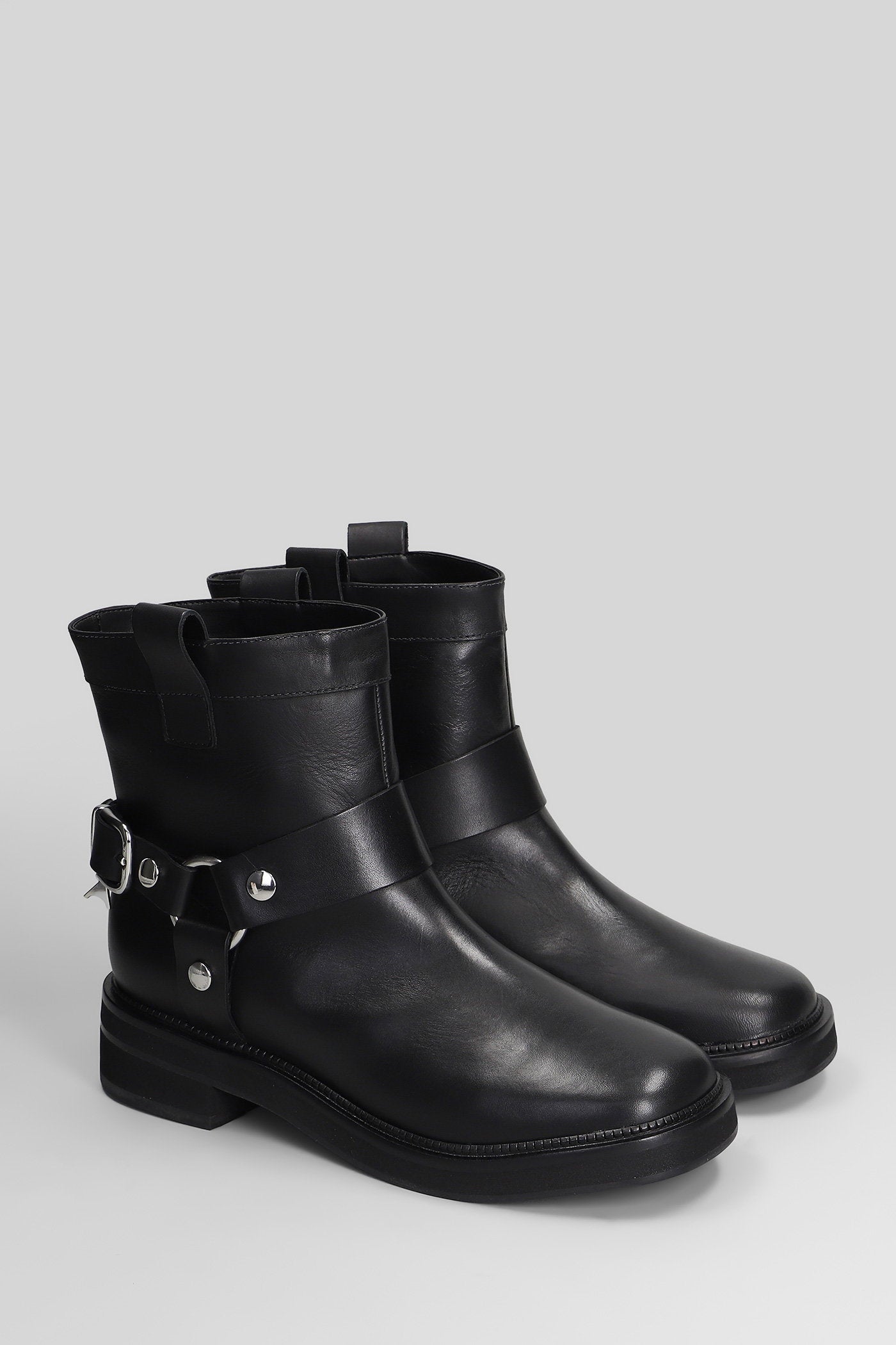 low heels Ankle boots in black leather Scarpe