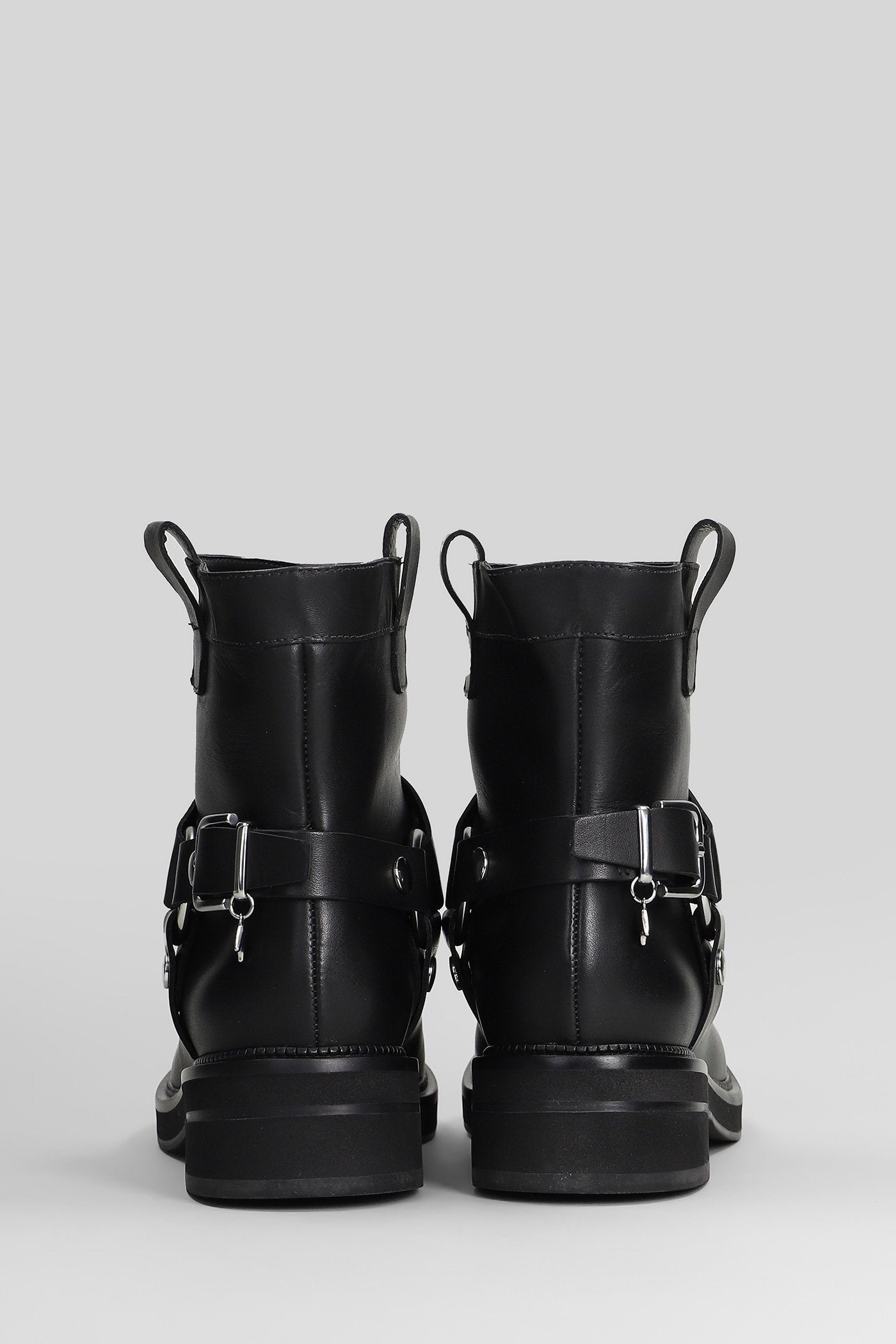 low heels Ankle boots in black leather Scarpe