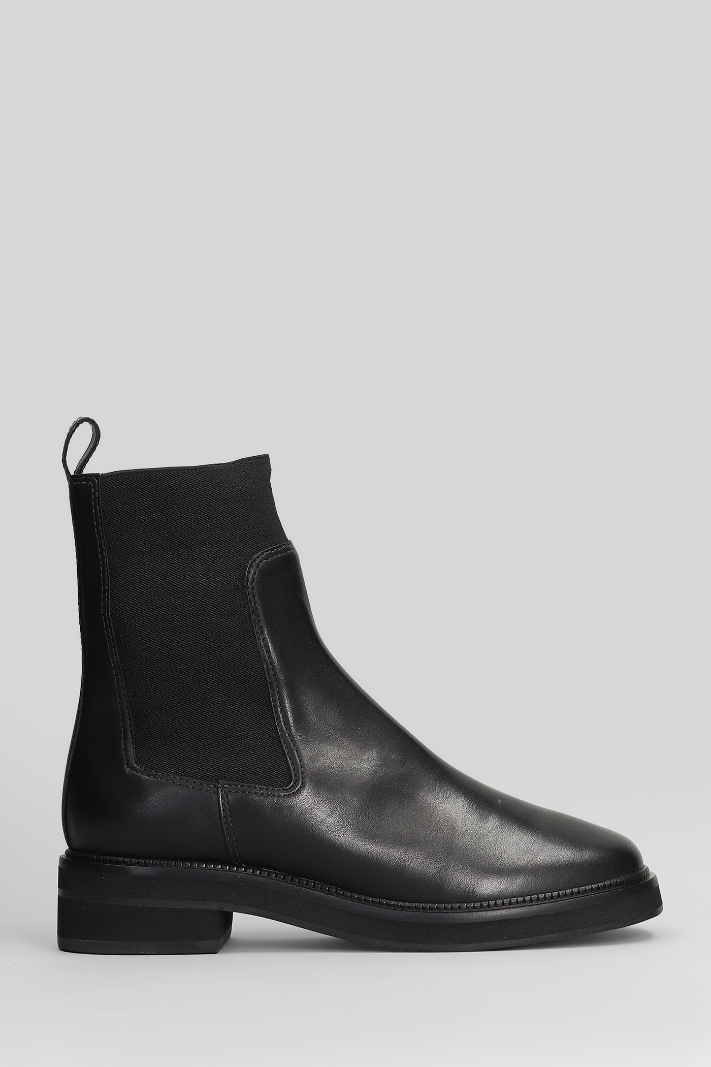 Combat boots in black leather Scarpe