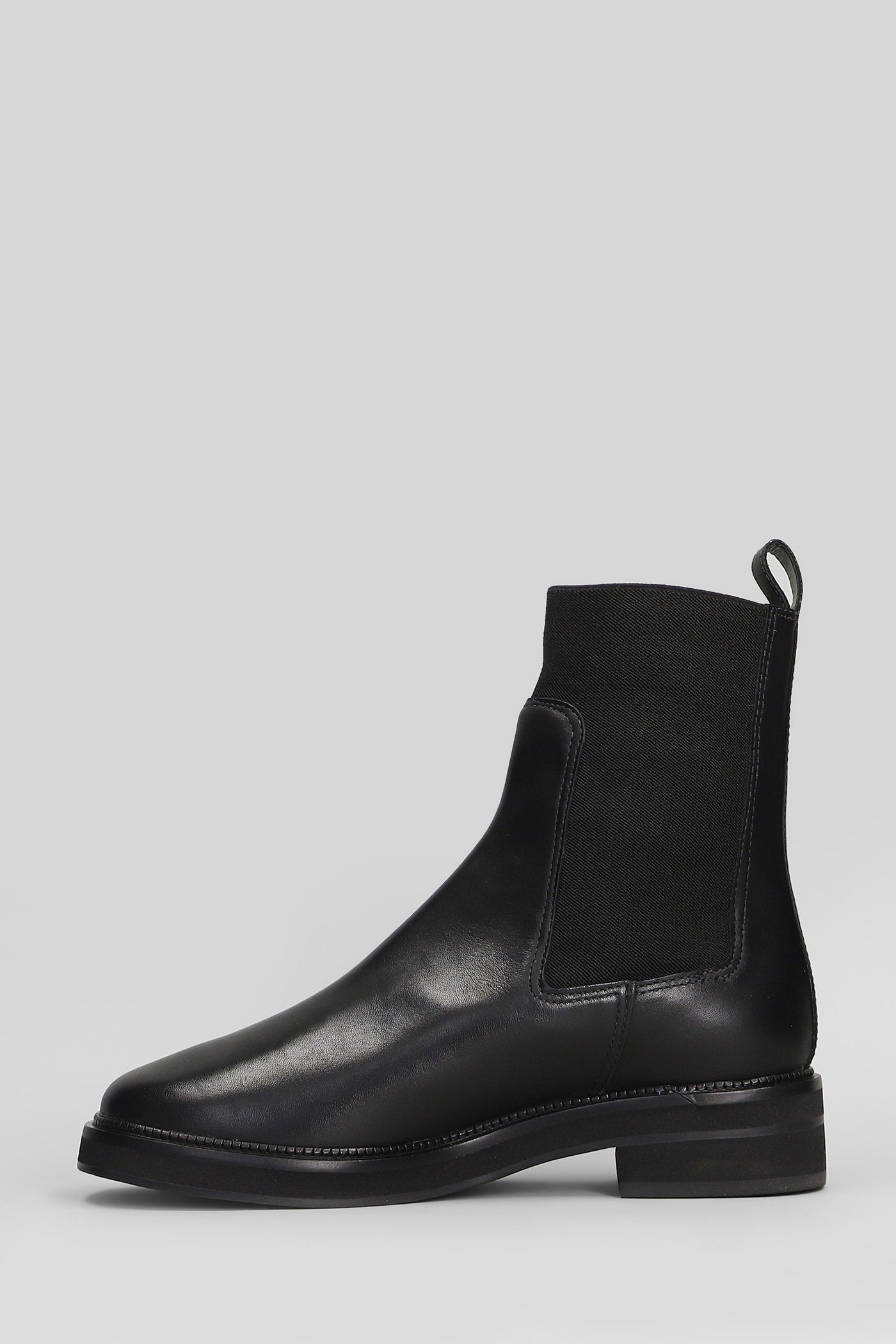 Combat boots in black leather Scarpe