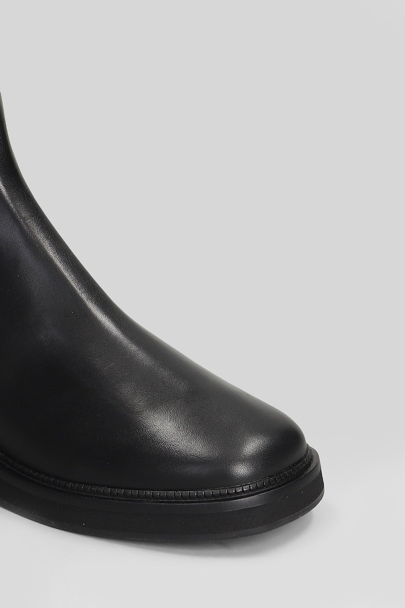 Combat boots in black leather Scarpe