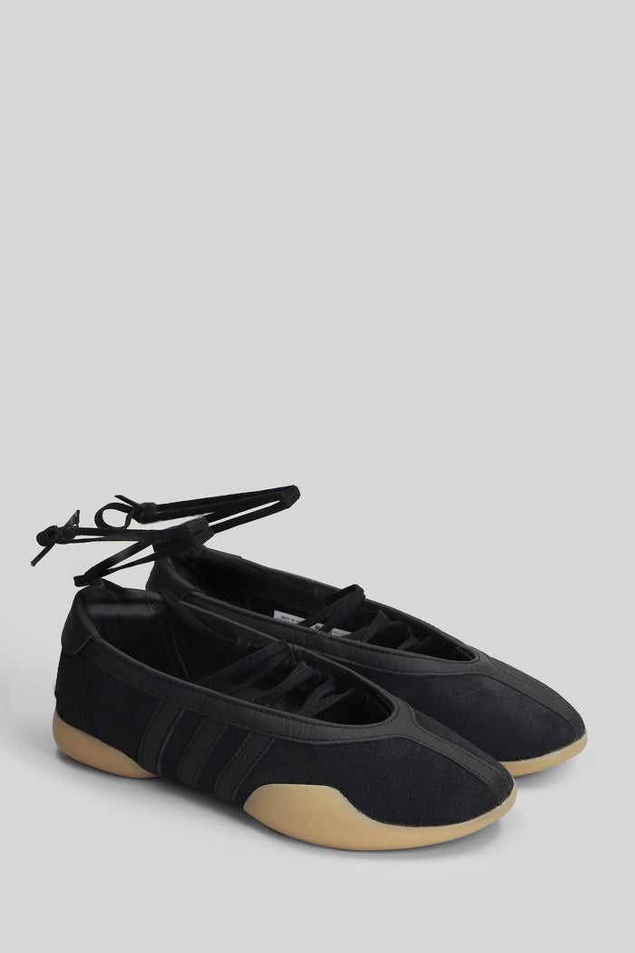 Taekwondo Mei Ballet Sneakers in black suede Scarpe