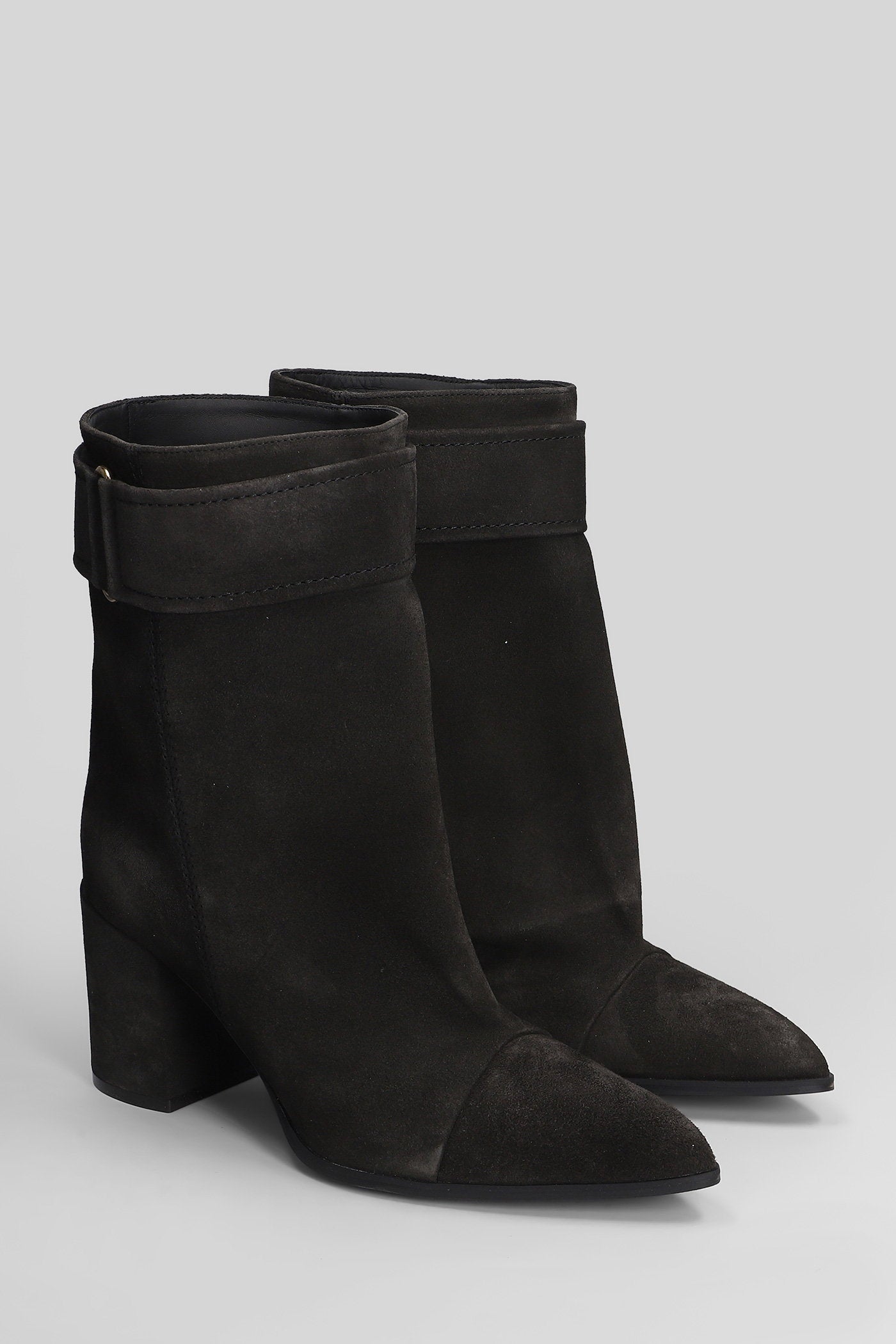 High heels Ankle boots in black suede Scarpe