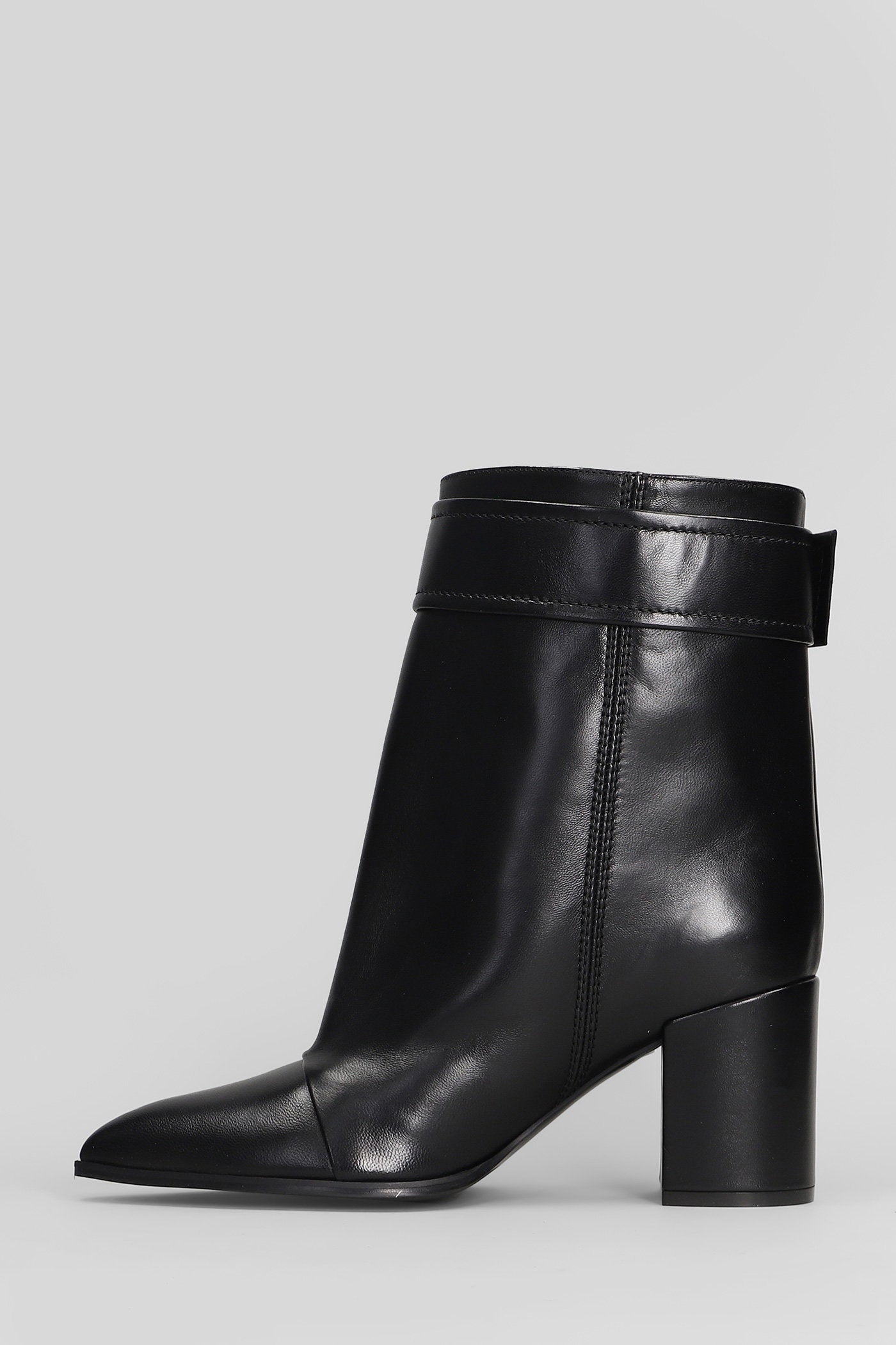 High heels Ankle boots in black leather Scarpe