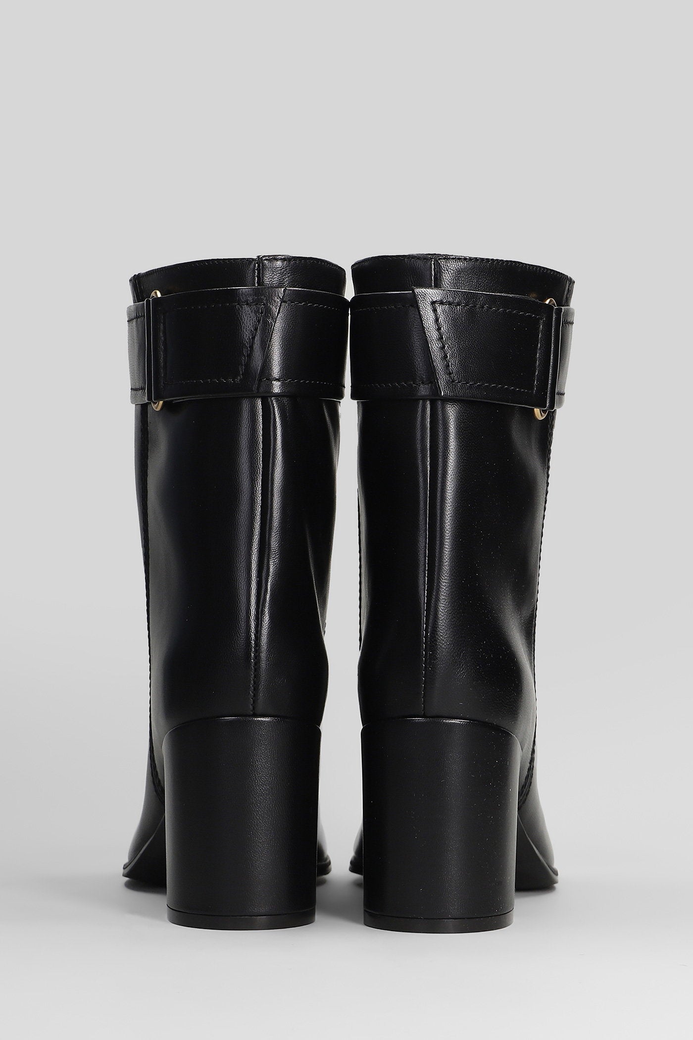 High heels Ankle boots in black leather Scarpe