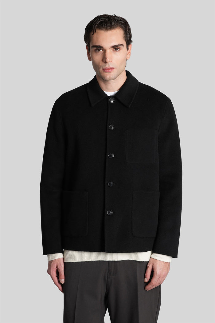 in black wool Abbigliamento