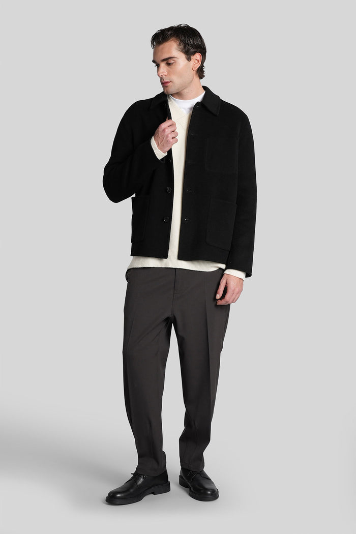 in black wool Abbigliamento