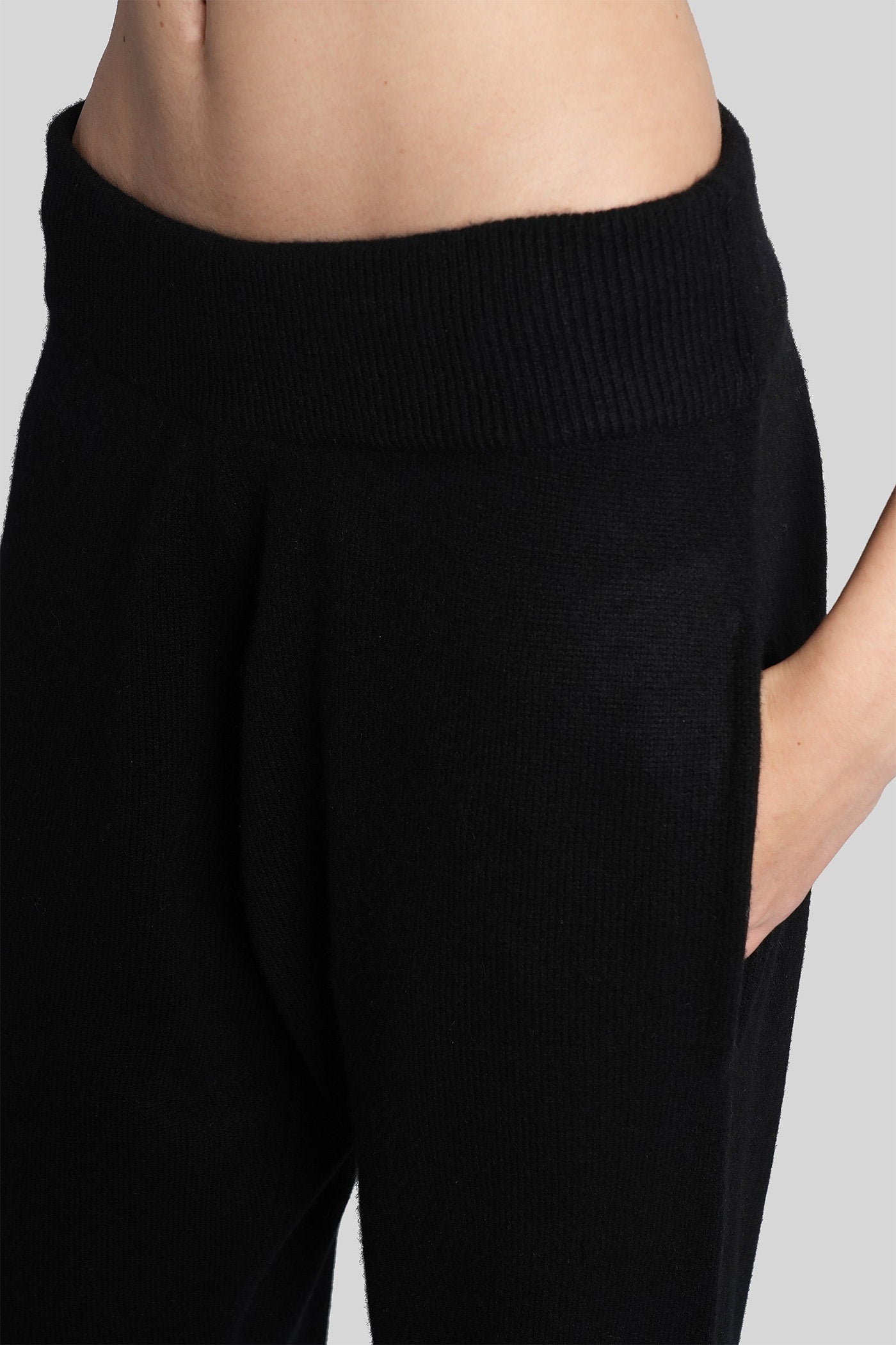 Pants in black wool Abbigliamento