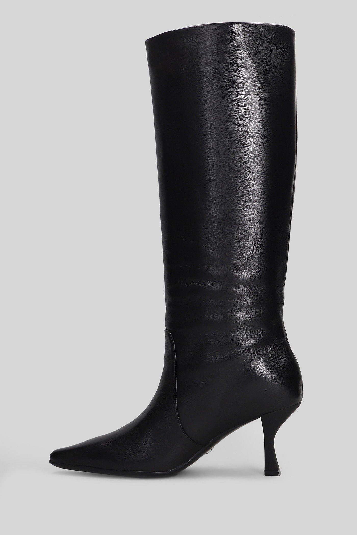 High heels boots in black leather Scarpe
