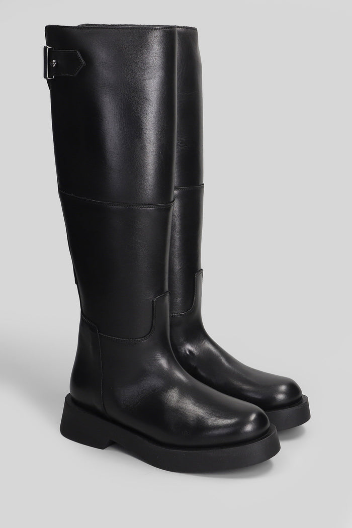 Asiago low heels boots in black leather Scarpe