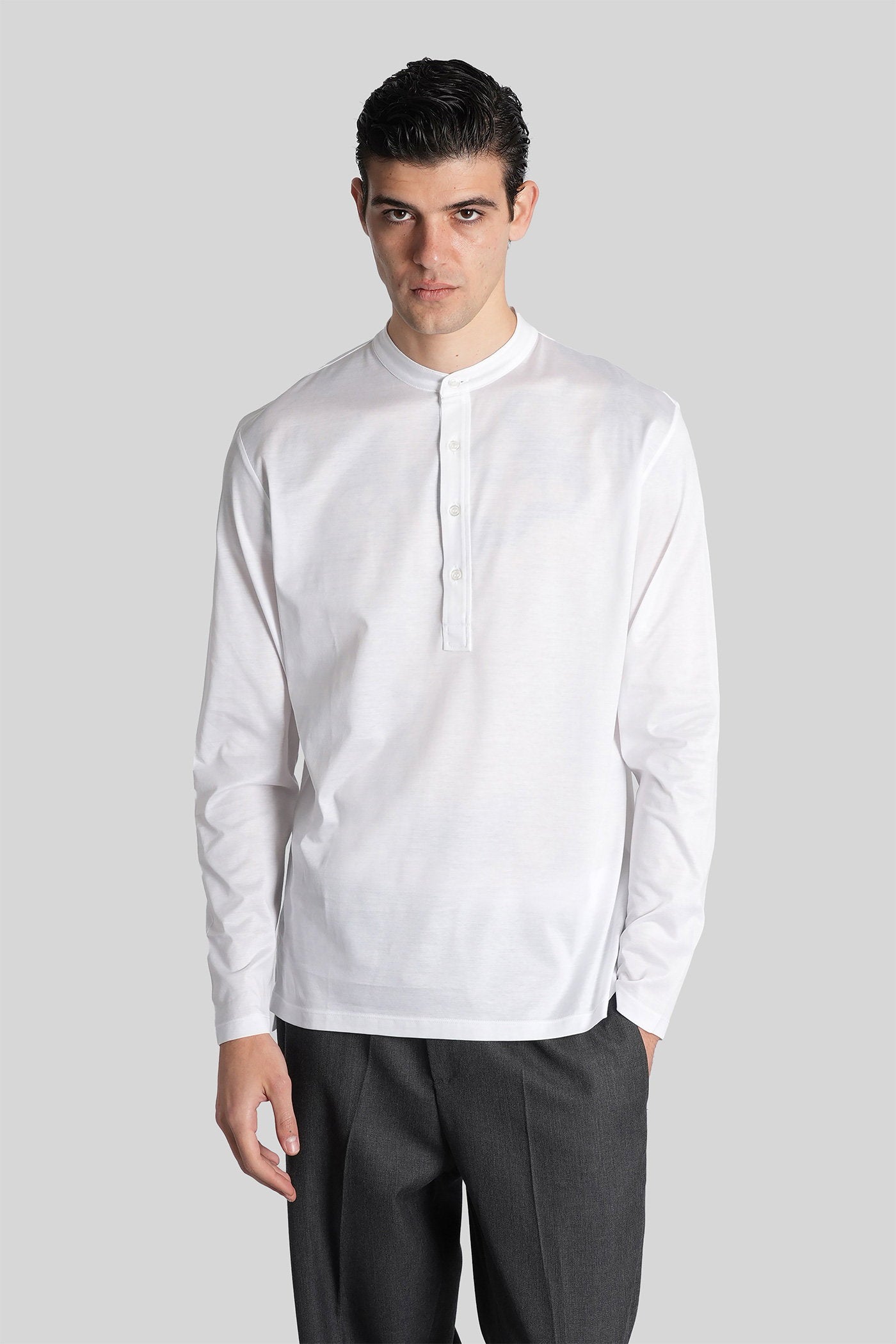 in white cotton Abbigliamento