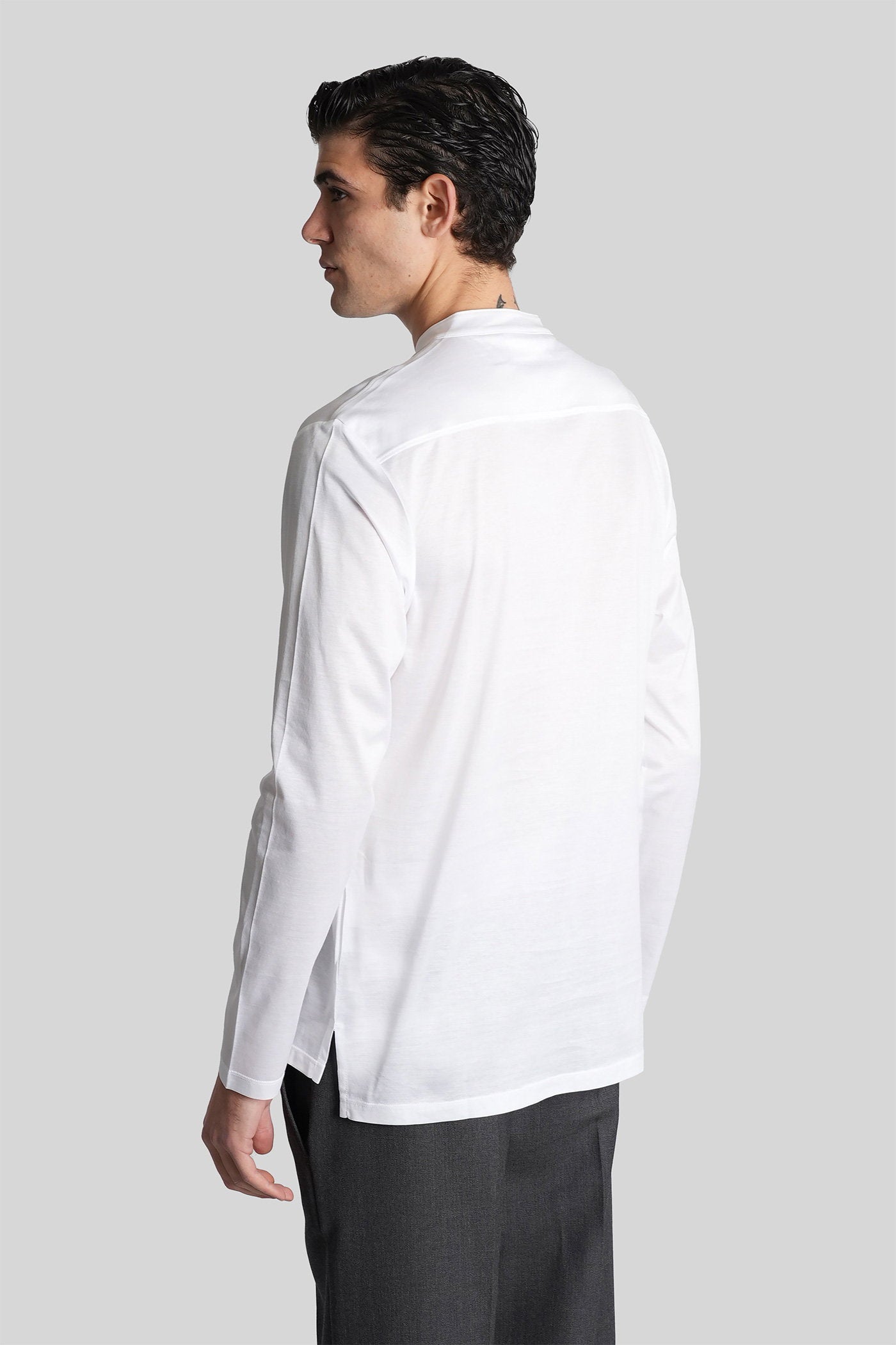 in white cotton Abbigliamento