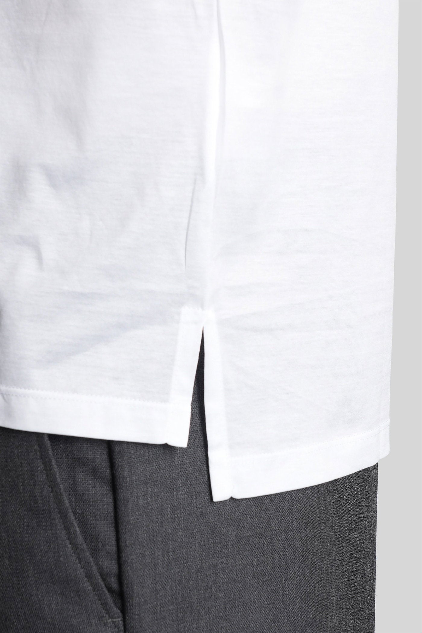 in white cotton Abbigliamento