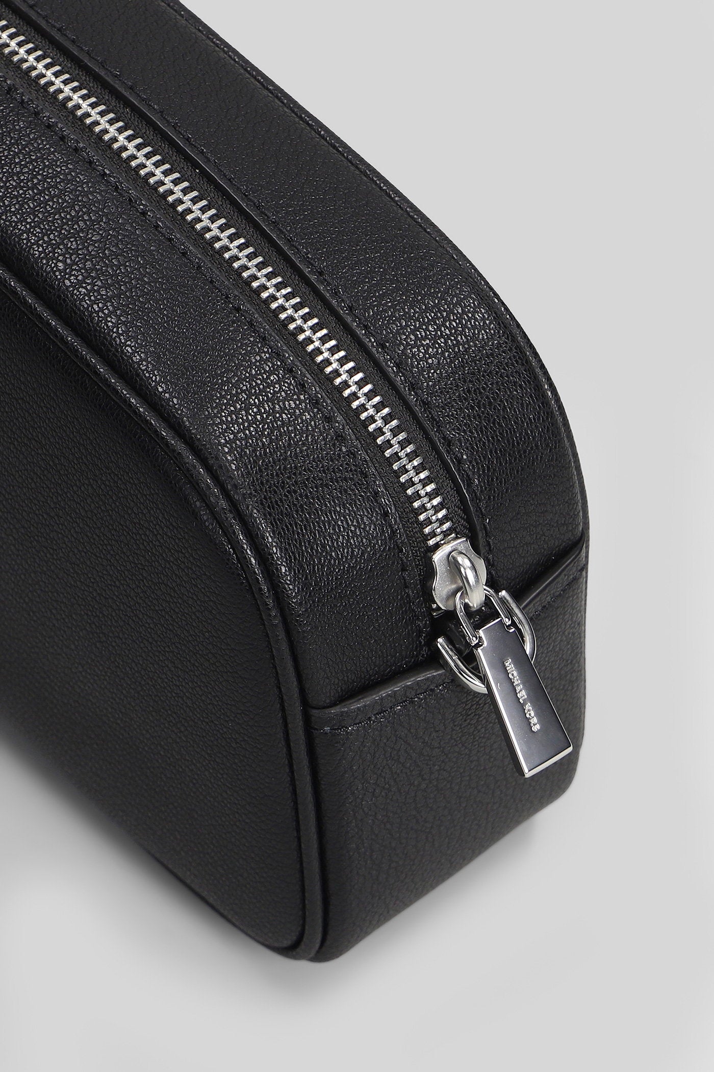 Jet Set Shoulder Bag In Black Leather Borse