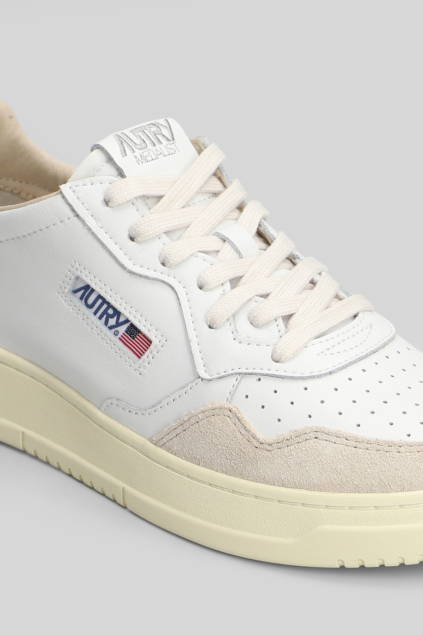 Medalist low Sneakers in white suede and leather Scarpe