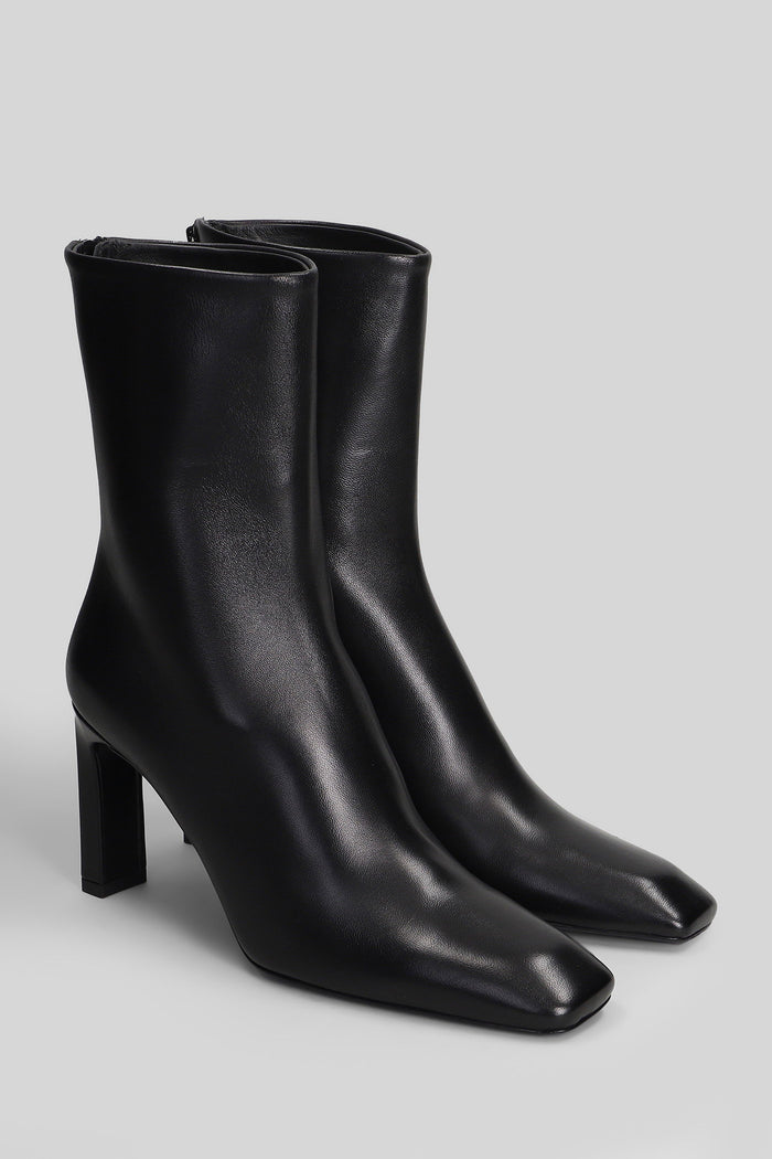 High heels Ankle boots in black leather Scarpe