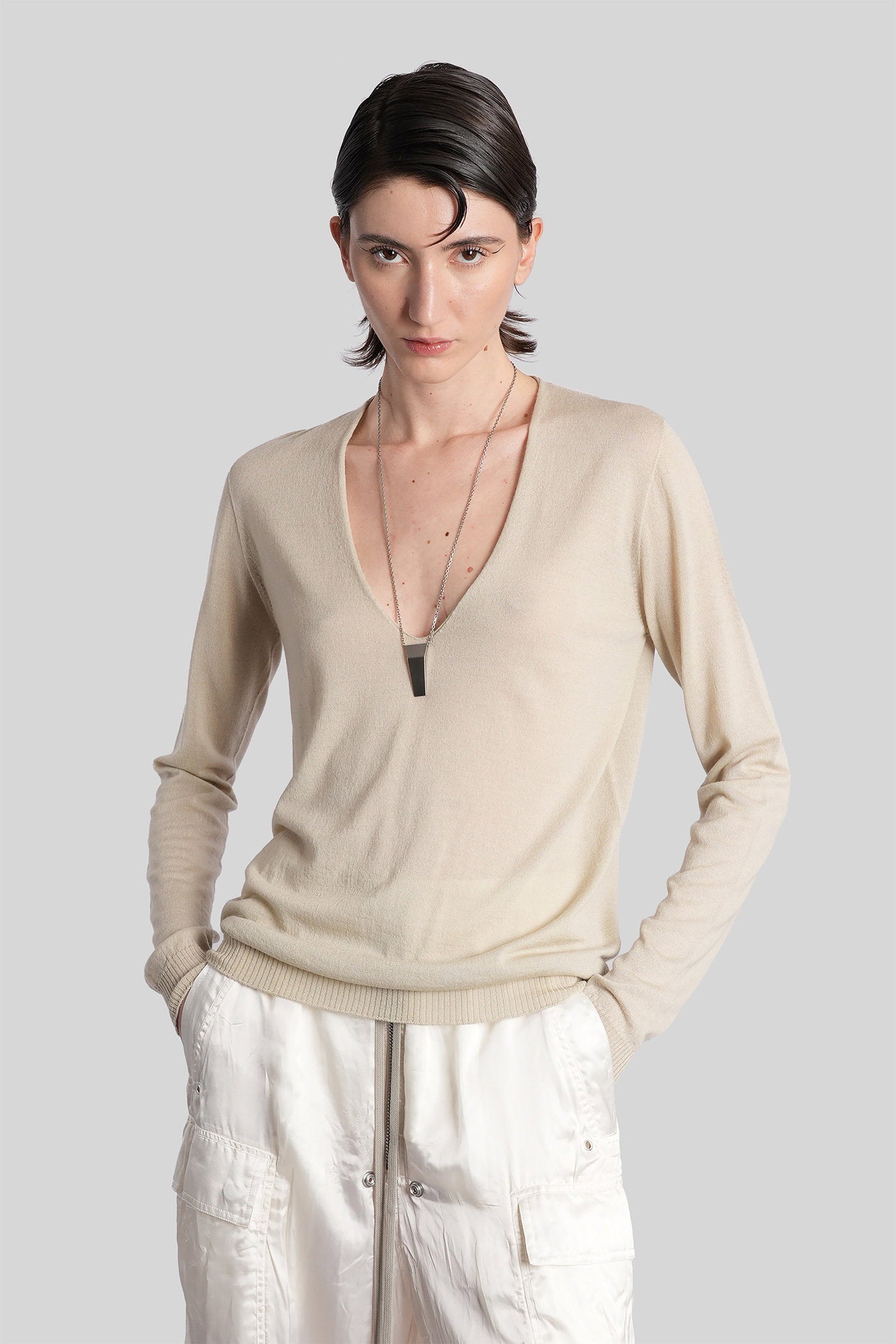 V neck pull Knitwear in beige wool Abbigliamento
