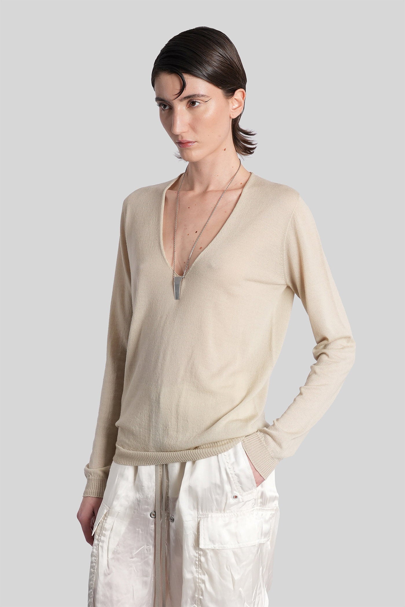 V neck pull Knitwear in beige wool Abbigliamento