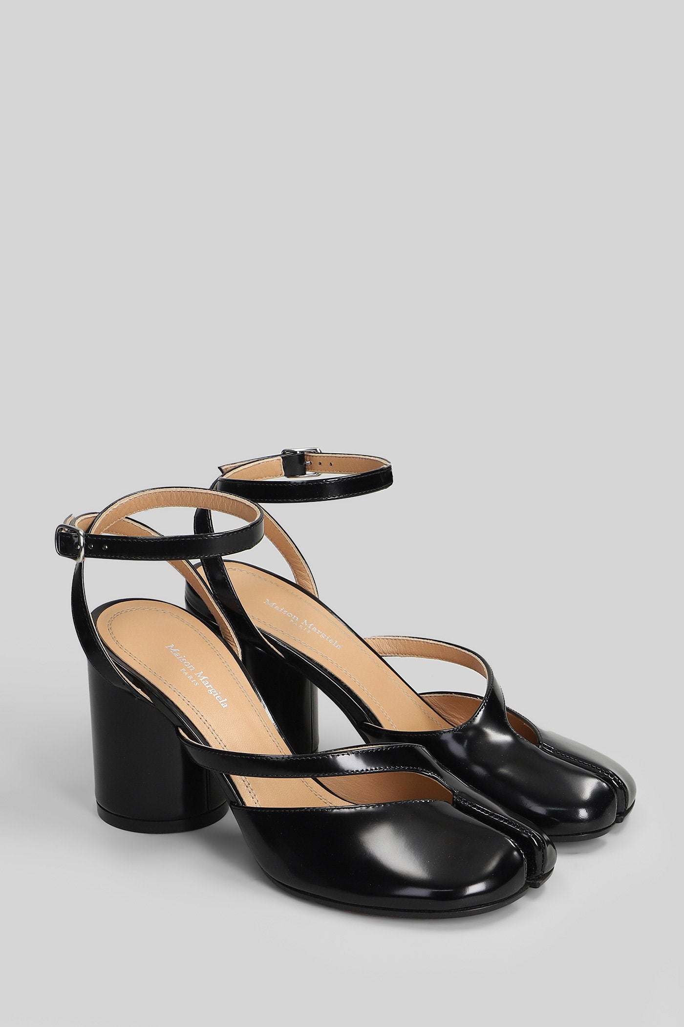 Tabi Pumps in black leather Scarpe