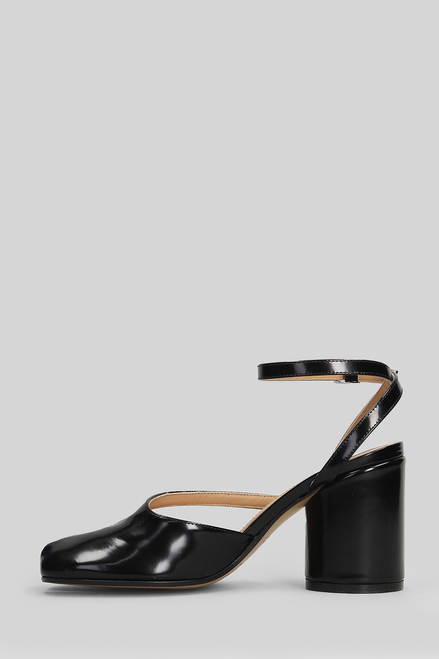 Tabi Pumps in black leather Scarpe