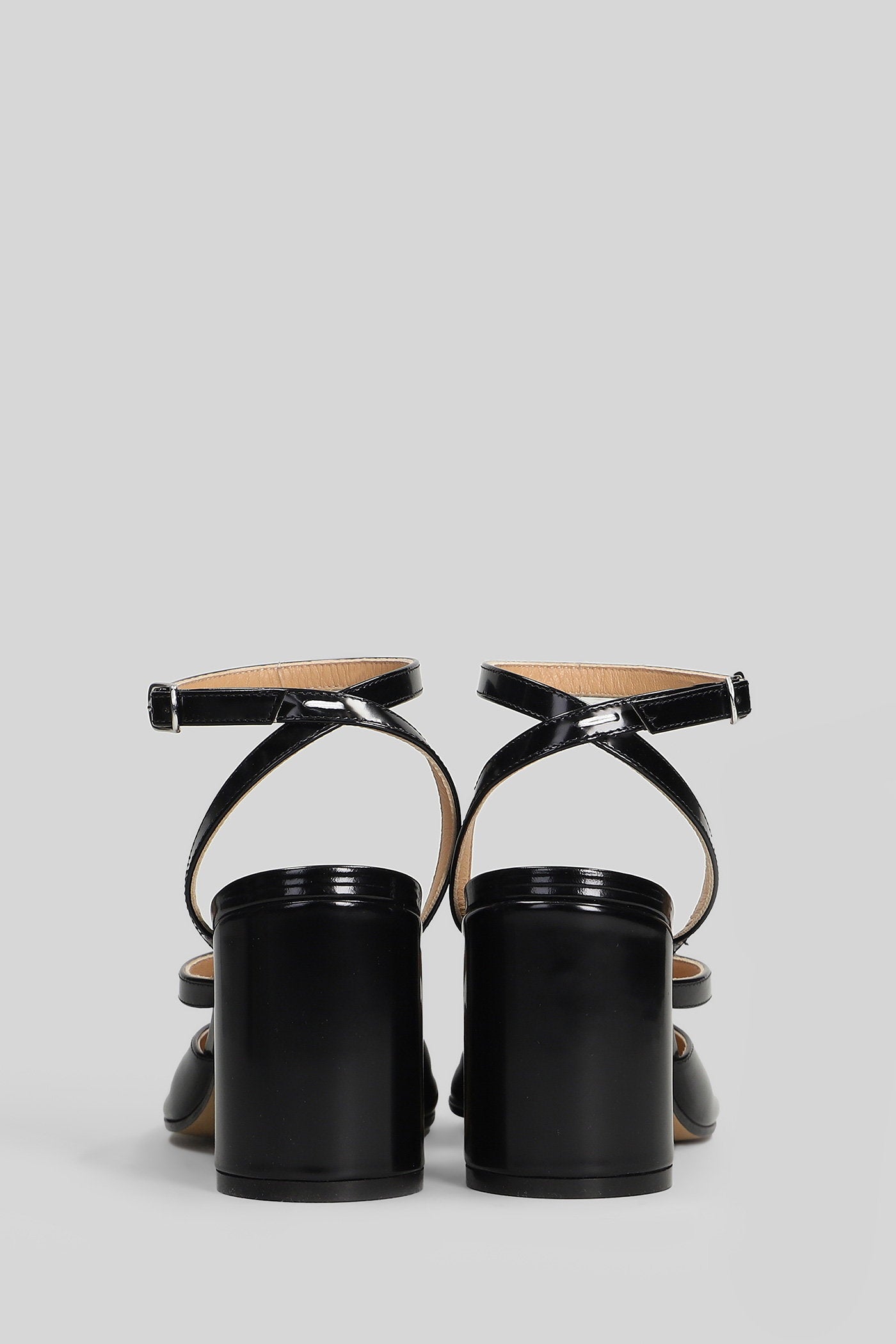 Tabi Pumps in black leather Scarpe