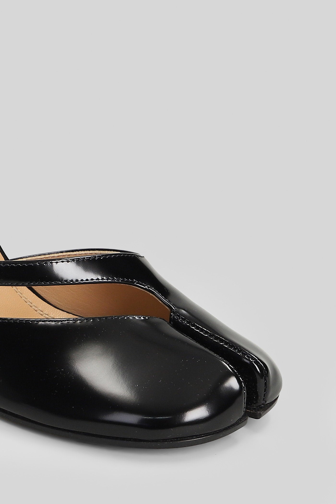 Tabi Pumps in black leather Scarpe