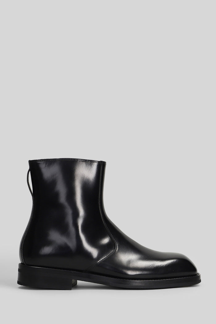 Ankle boots in black leather Scarpe