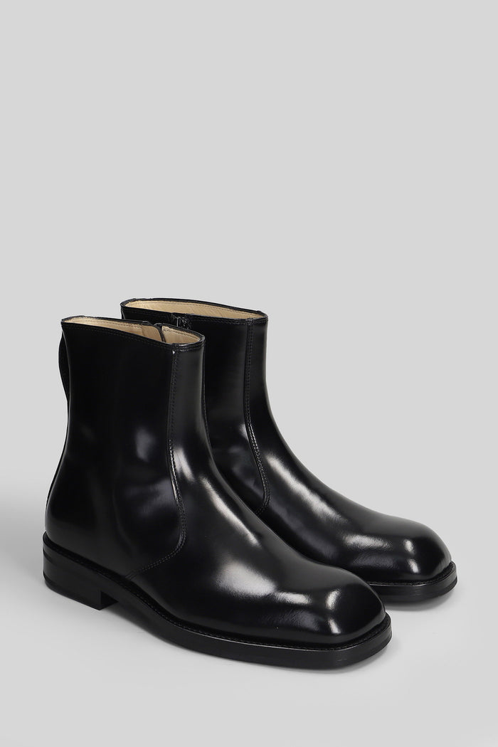 Ankle boots in black leather Scarpe