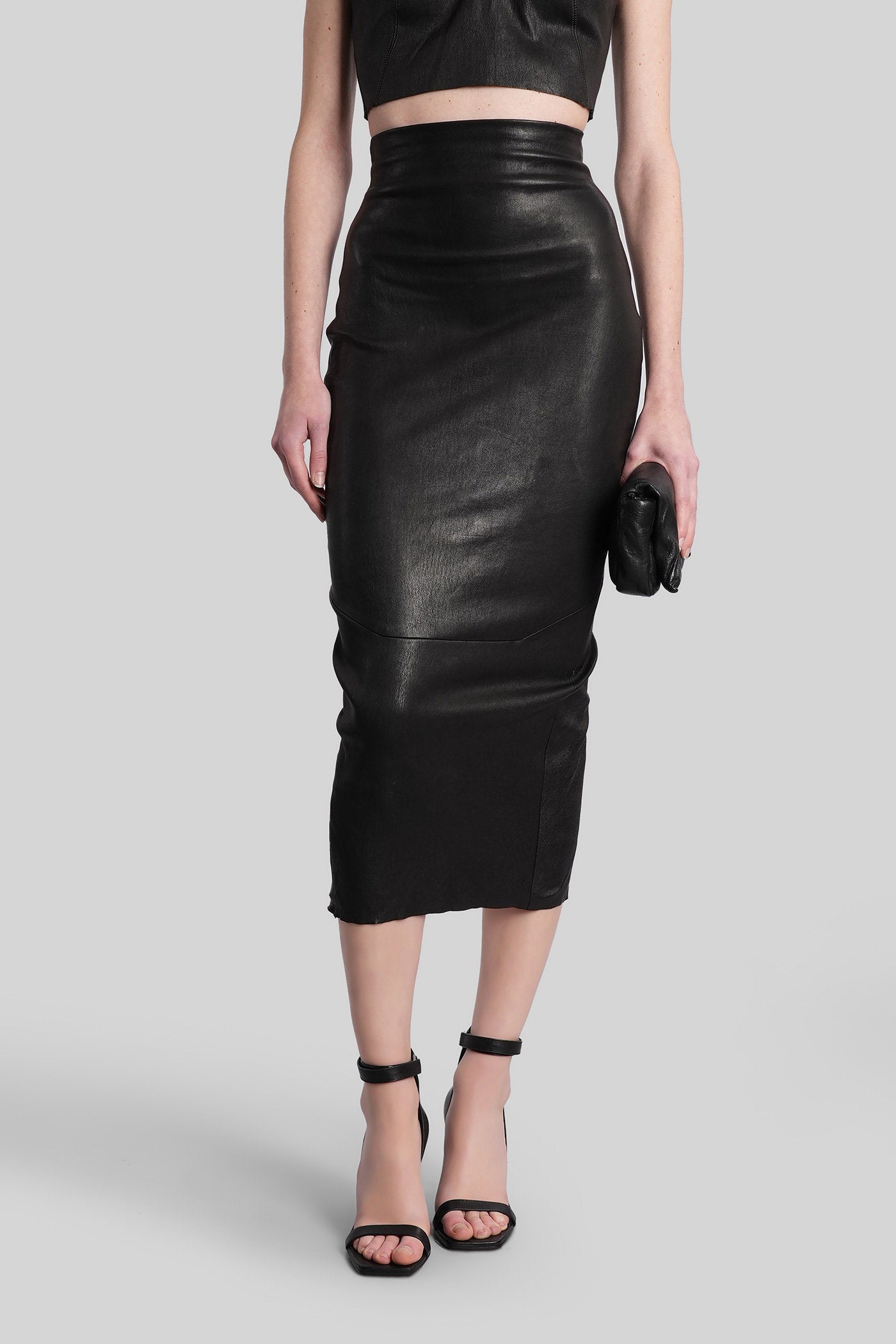 Calf dirt pillar Skirt in black leather Abbigliamento
