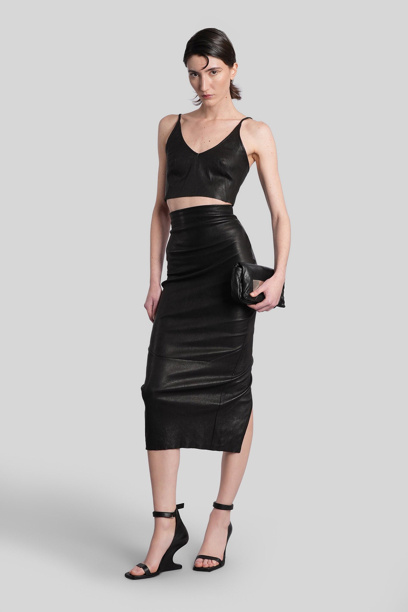 Calf dirt pillar Skirt in black leather Abbigliamento