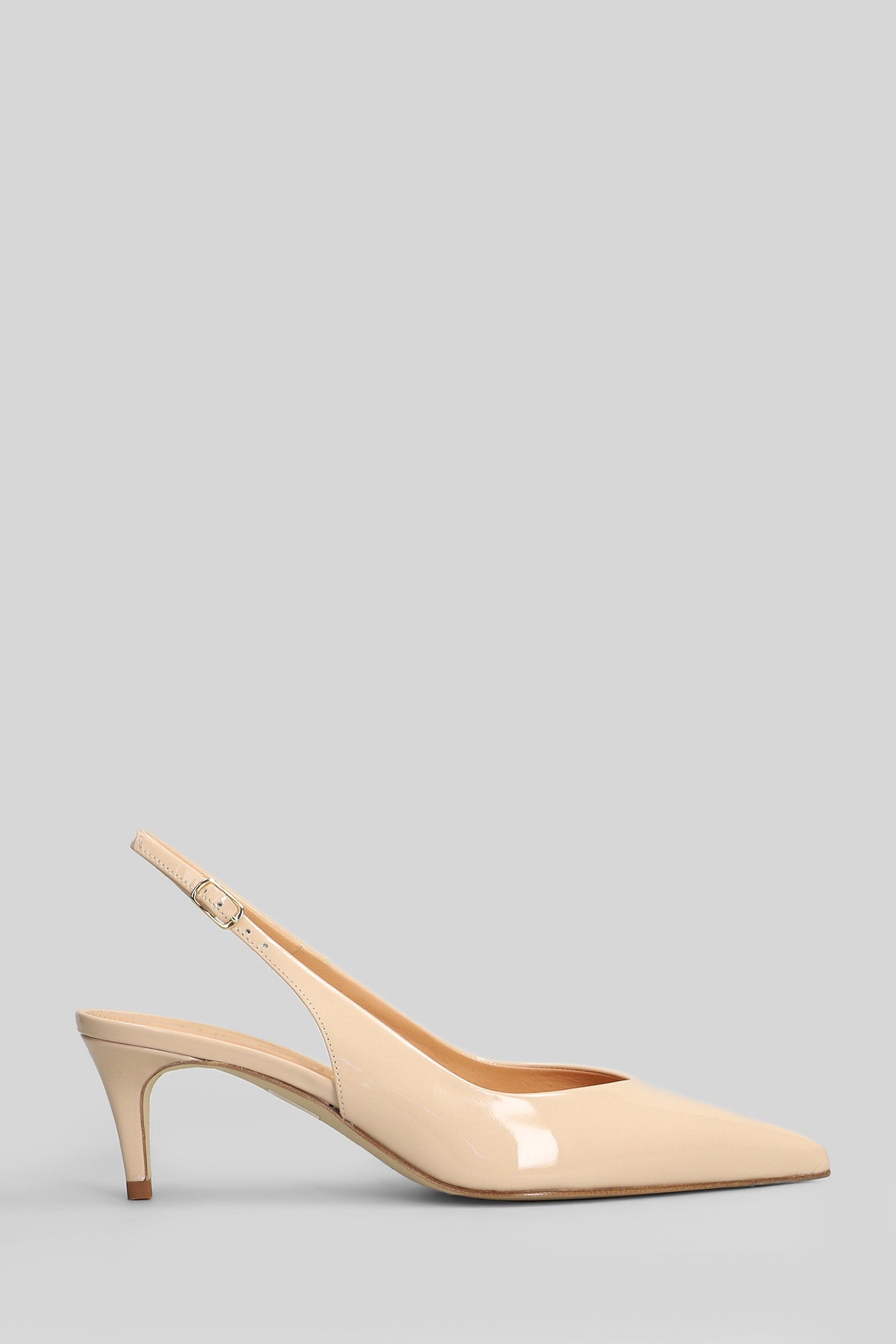 Pumps in powder patent leather Scarpe