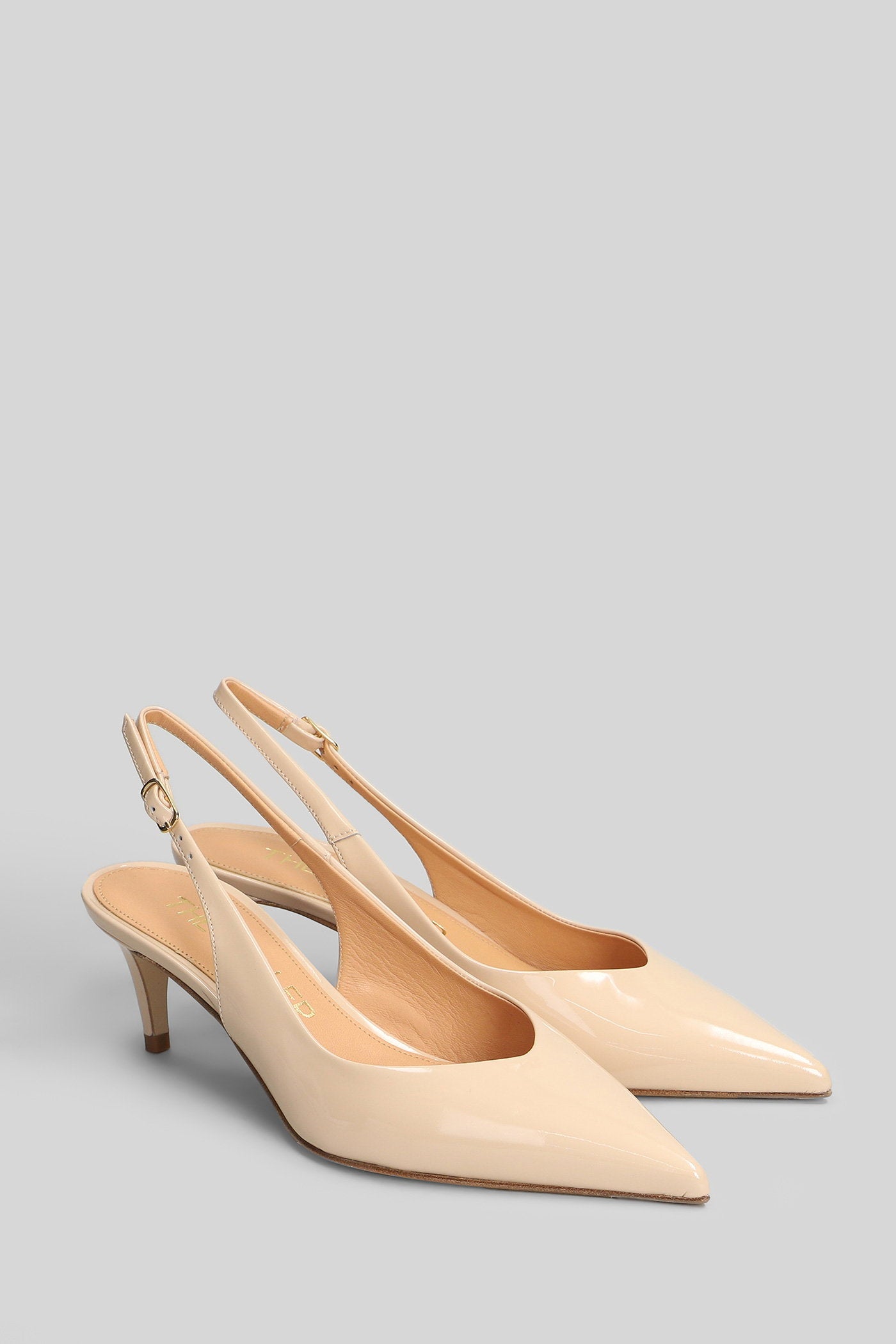 Pumps in powder patent leather Scarpe
