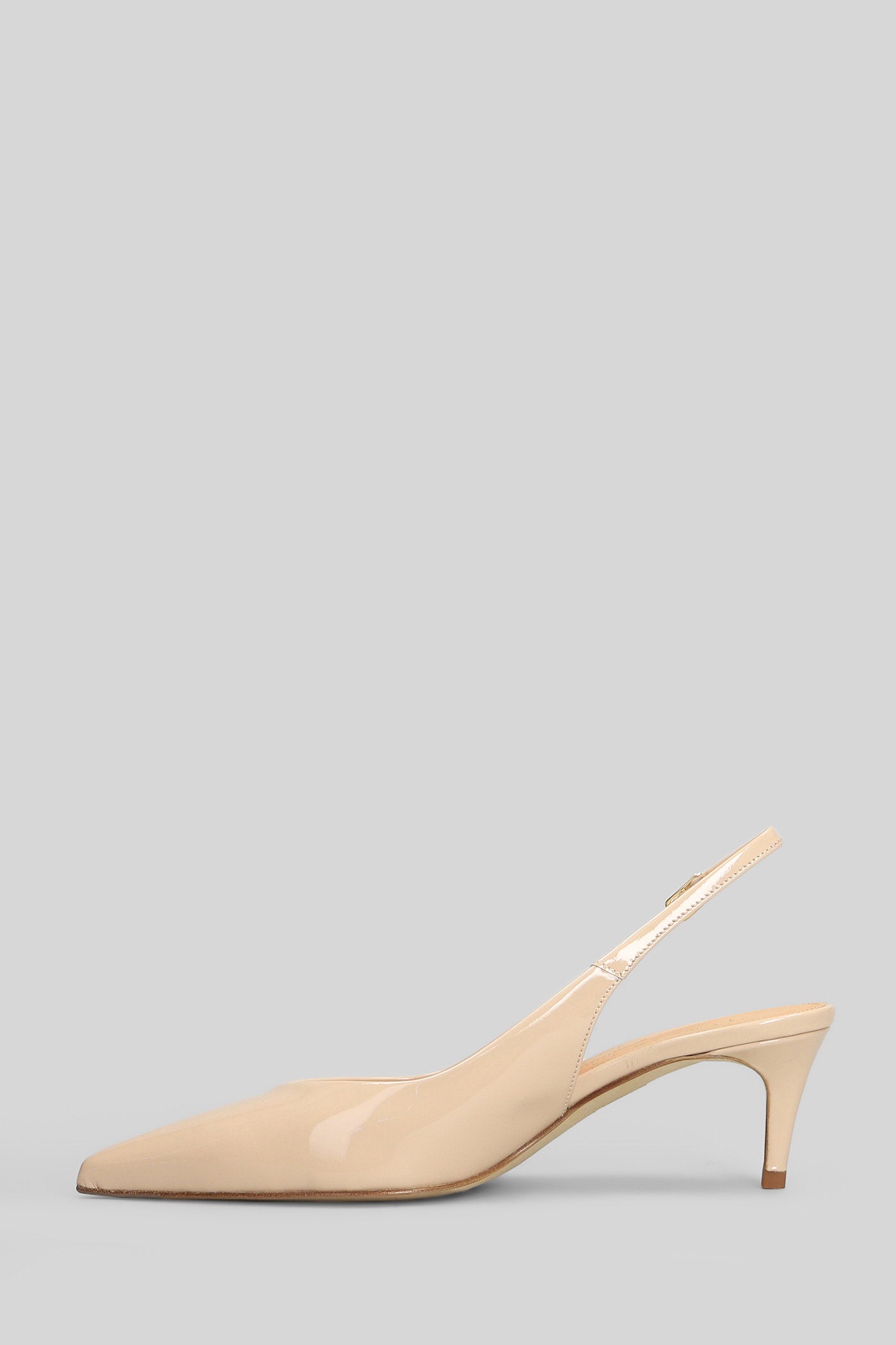 Pumps in powder patent leather Scarpe