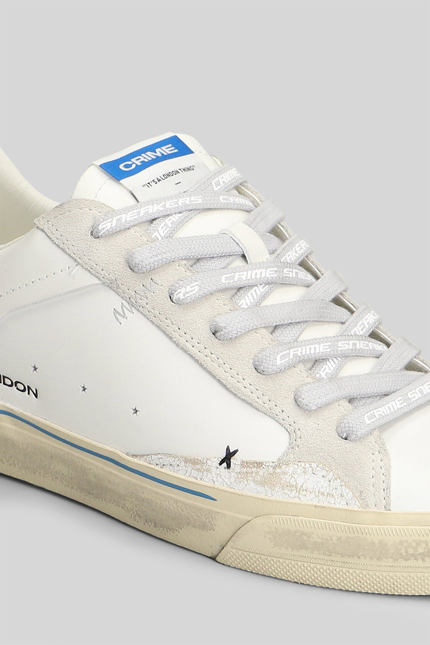 Distressed Sneakers in white leather Scarpe