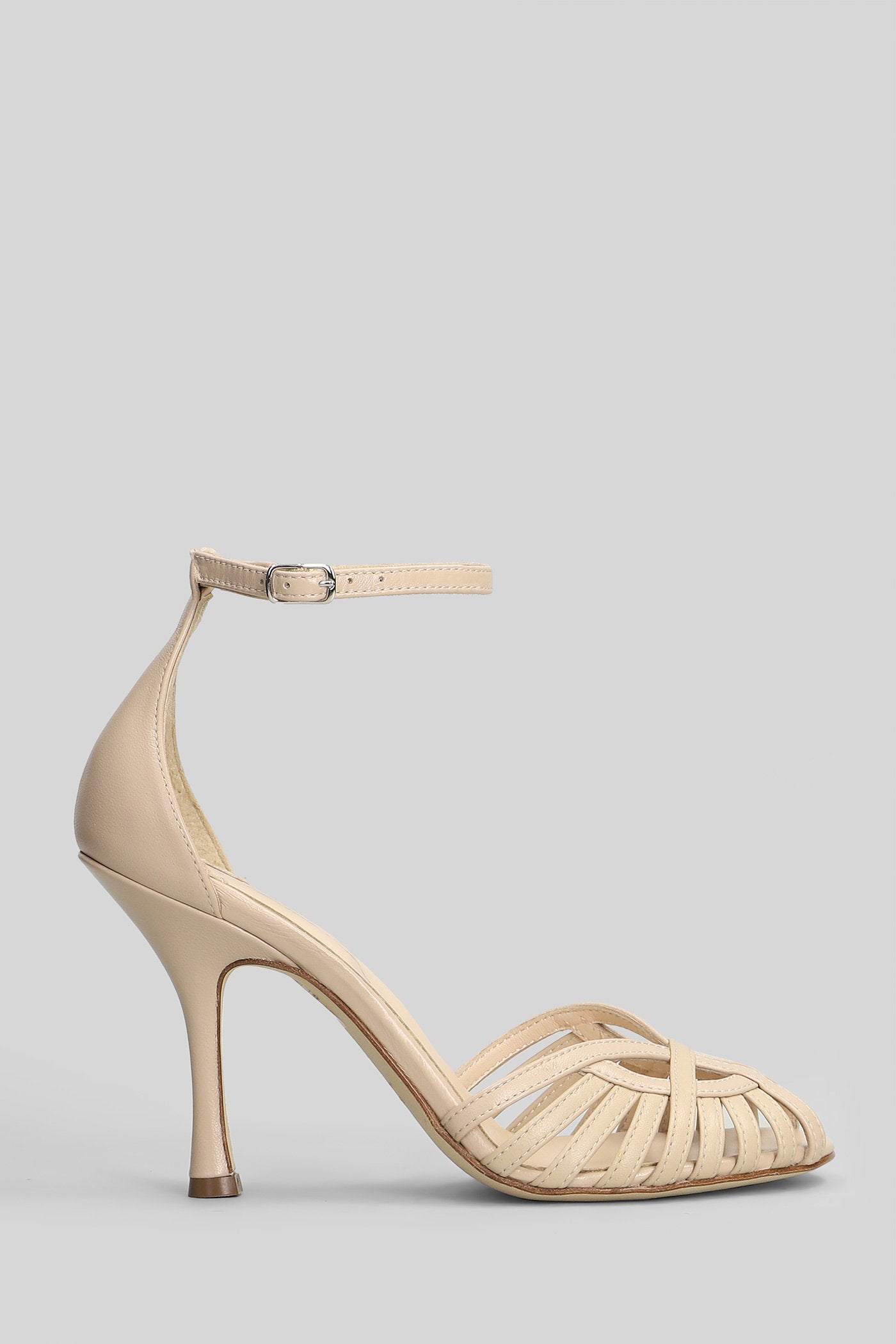 Sandals in beige leather Scarpe