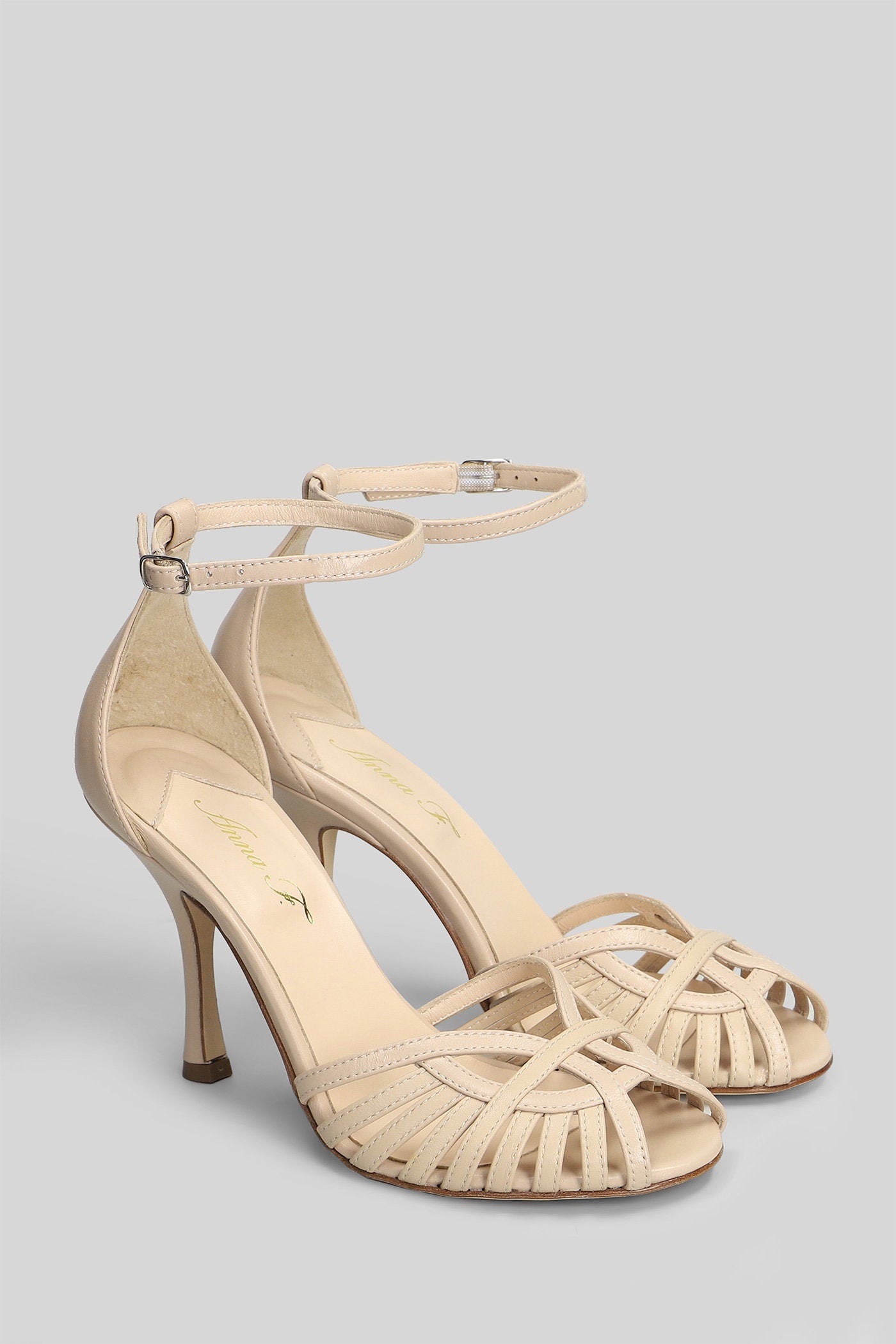 Sandals in beige leather Scarpe
