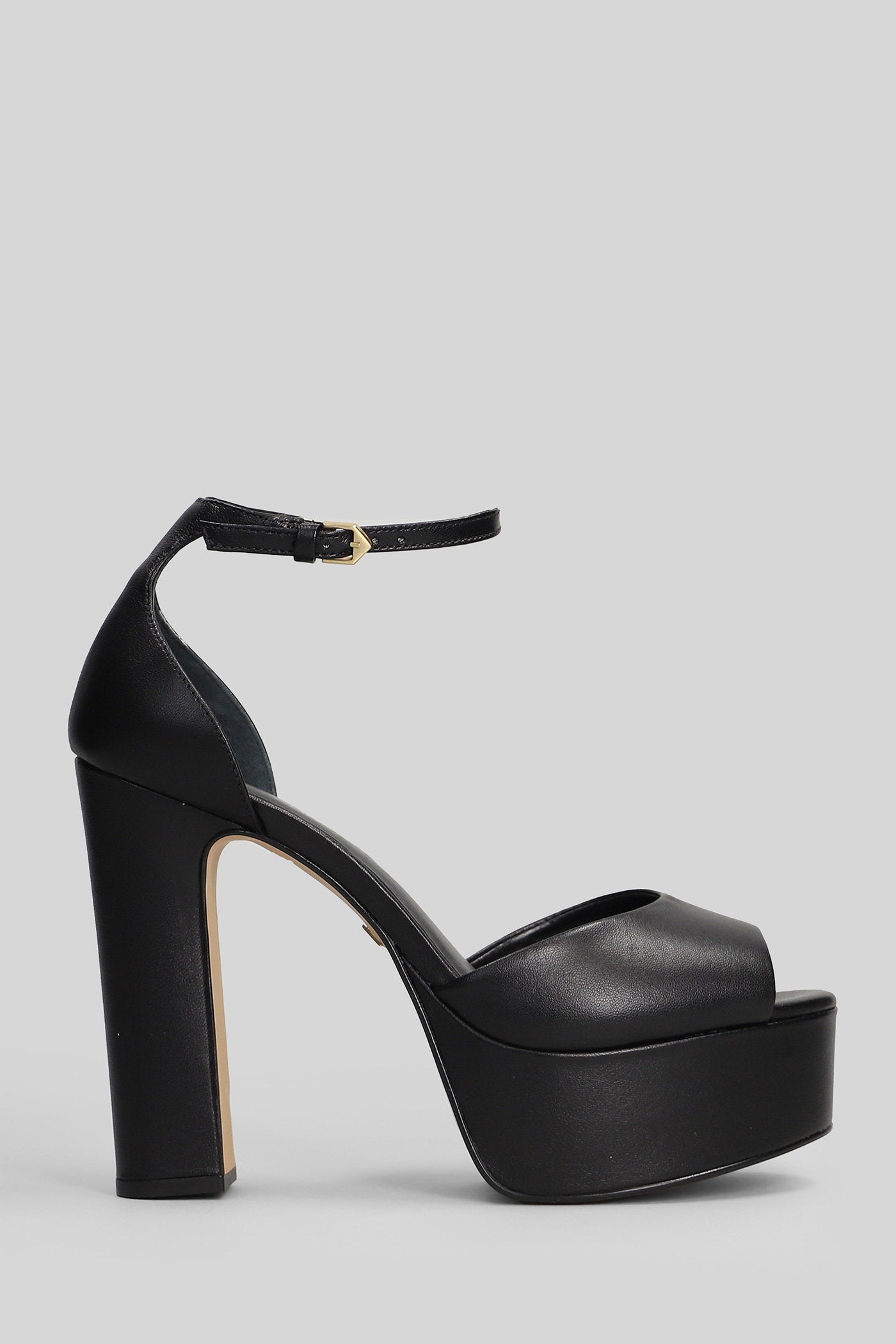 Sandals in black leather Scarpe