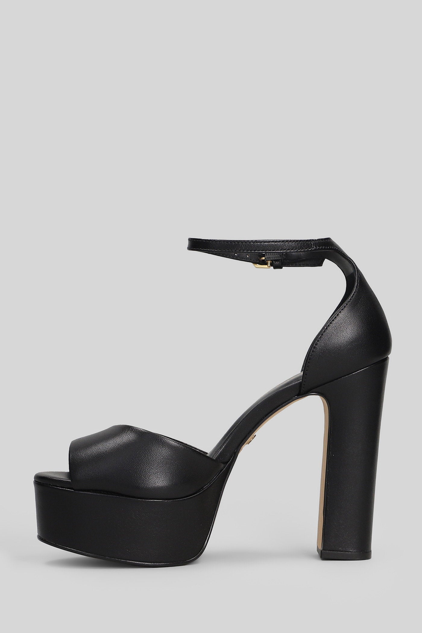 Sandals in black leather Scarpe