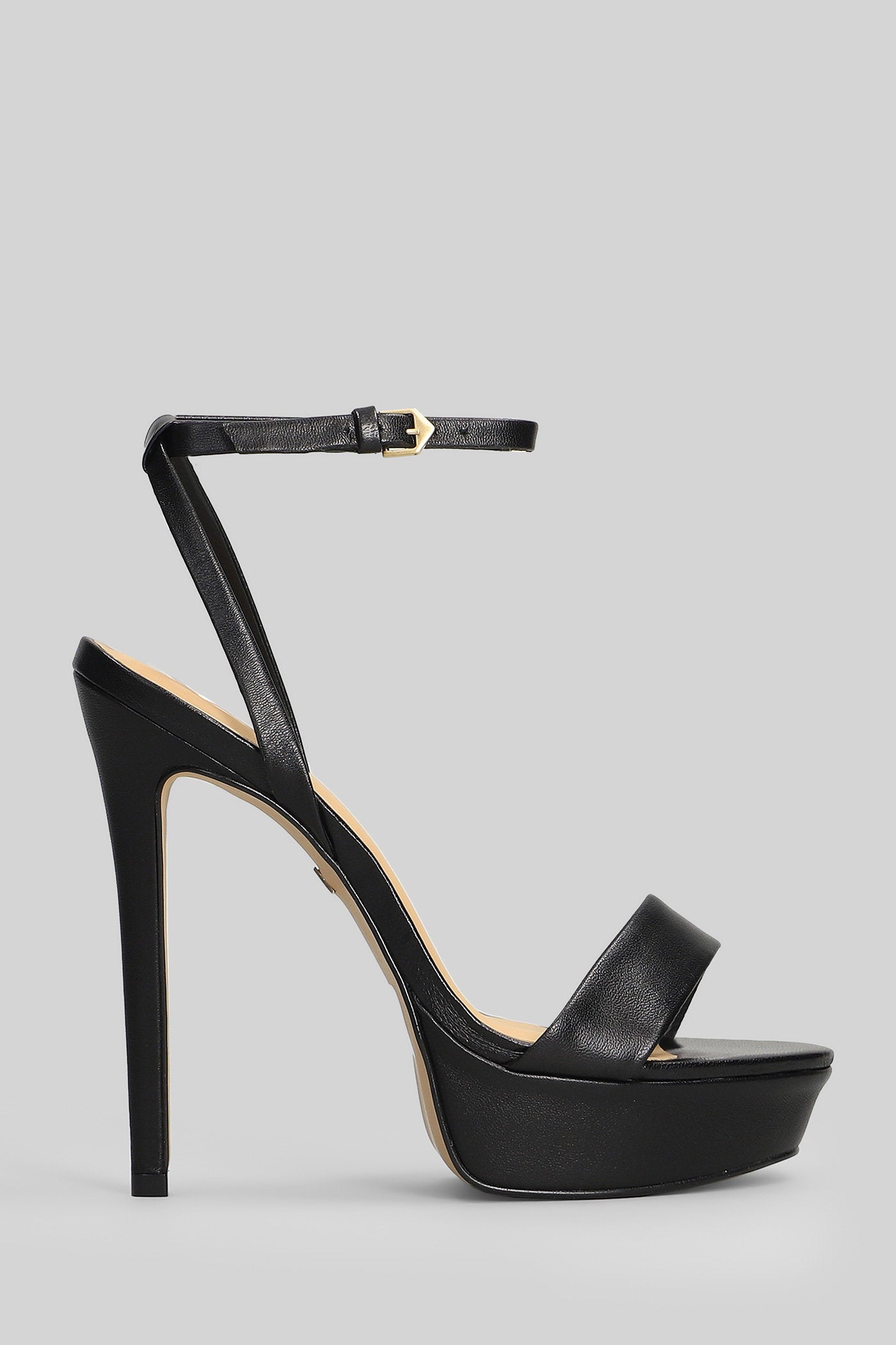 Sandals in black leather Scarpe