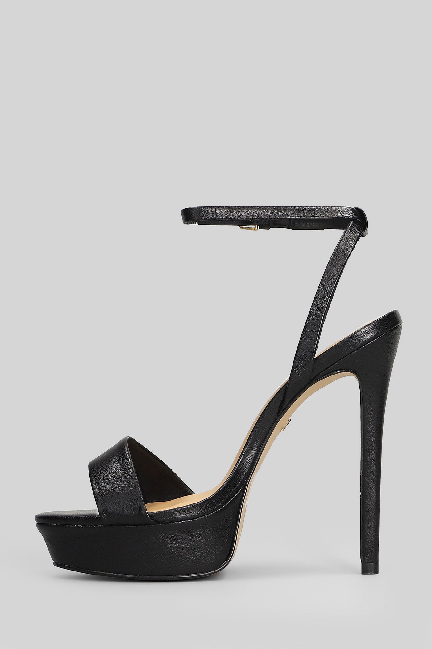 Sandals in black leather Scarpe
