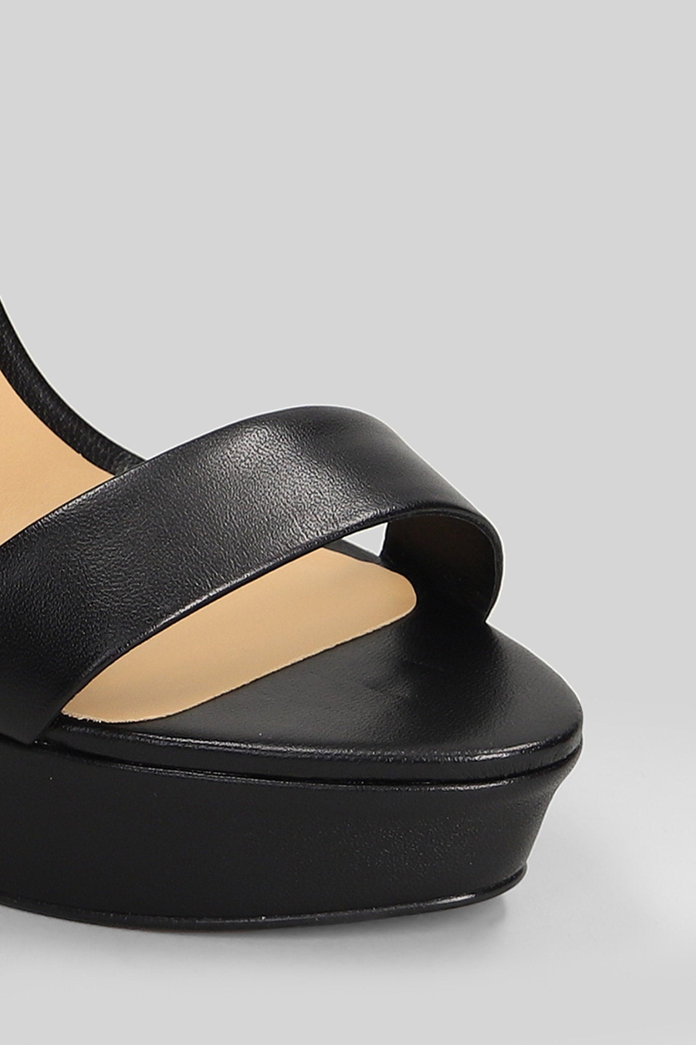 Sandals in black leather Scarpe