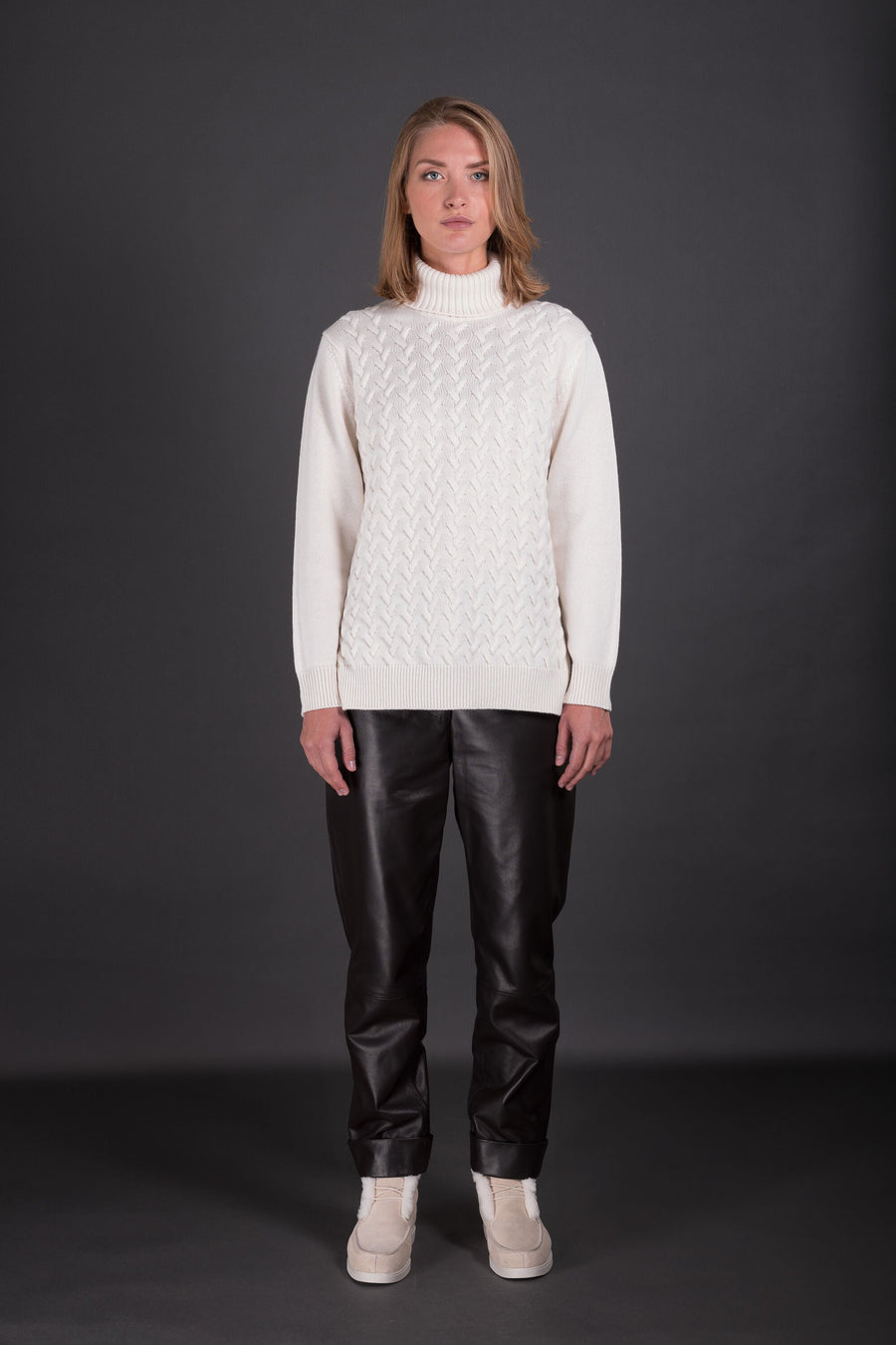 Moorer Womens White Cable Knit Sweater Clothing