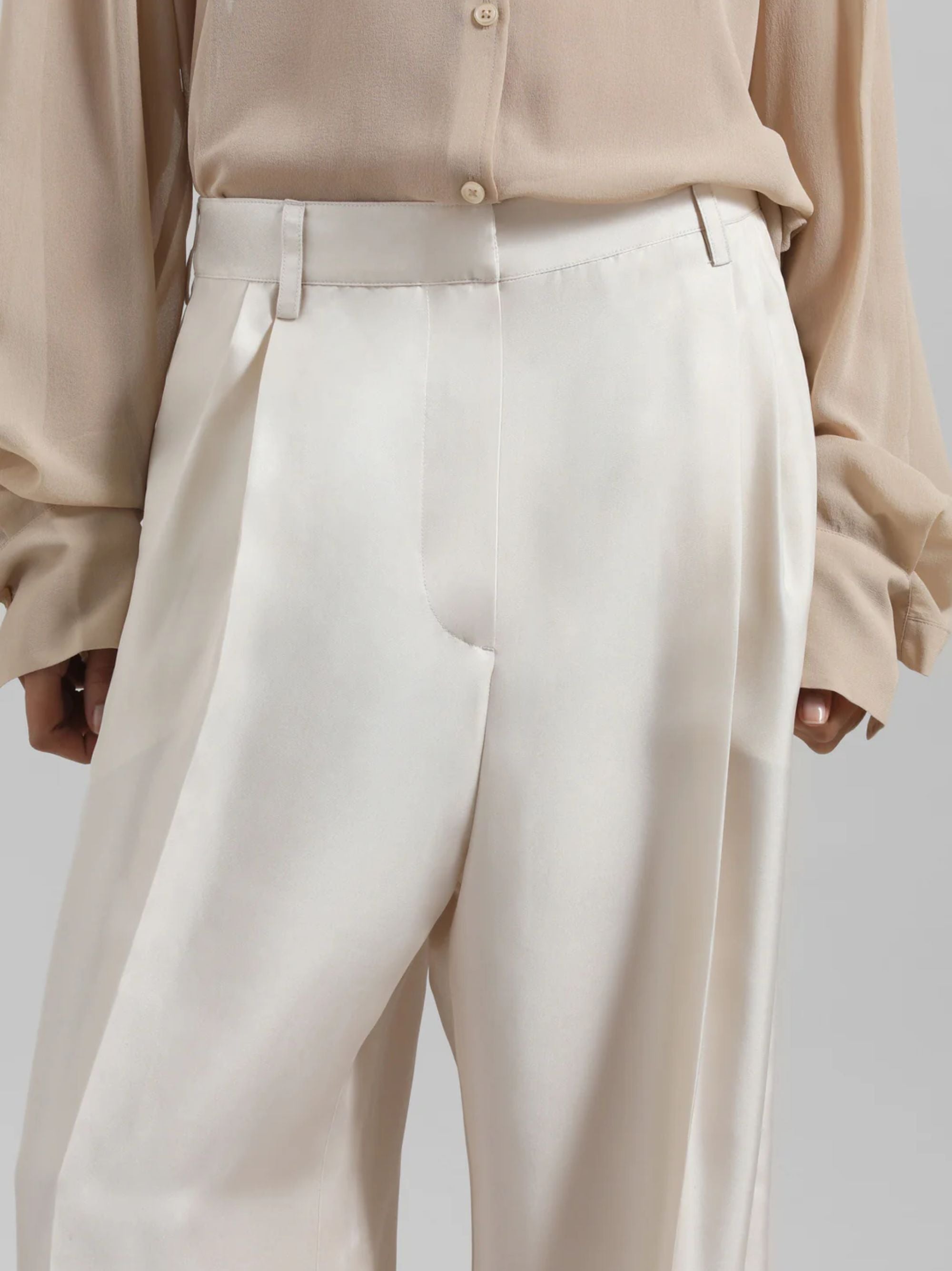 The Frankie Shop Shorts Avorio Acetate