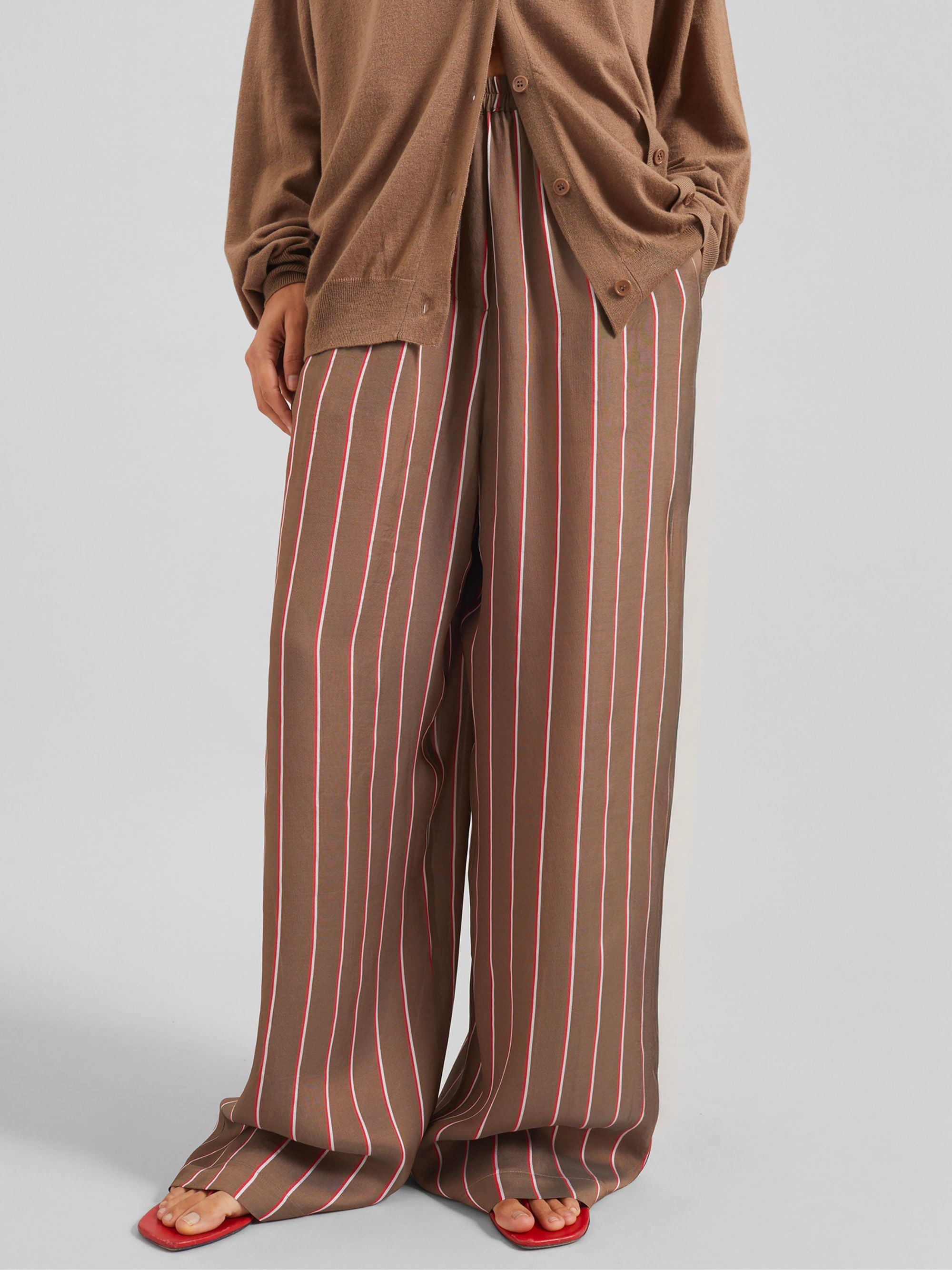 The Frankie Shop Trousers Marrone Viscose Silk