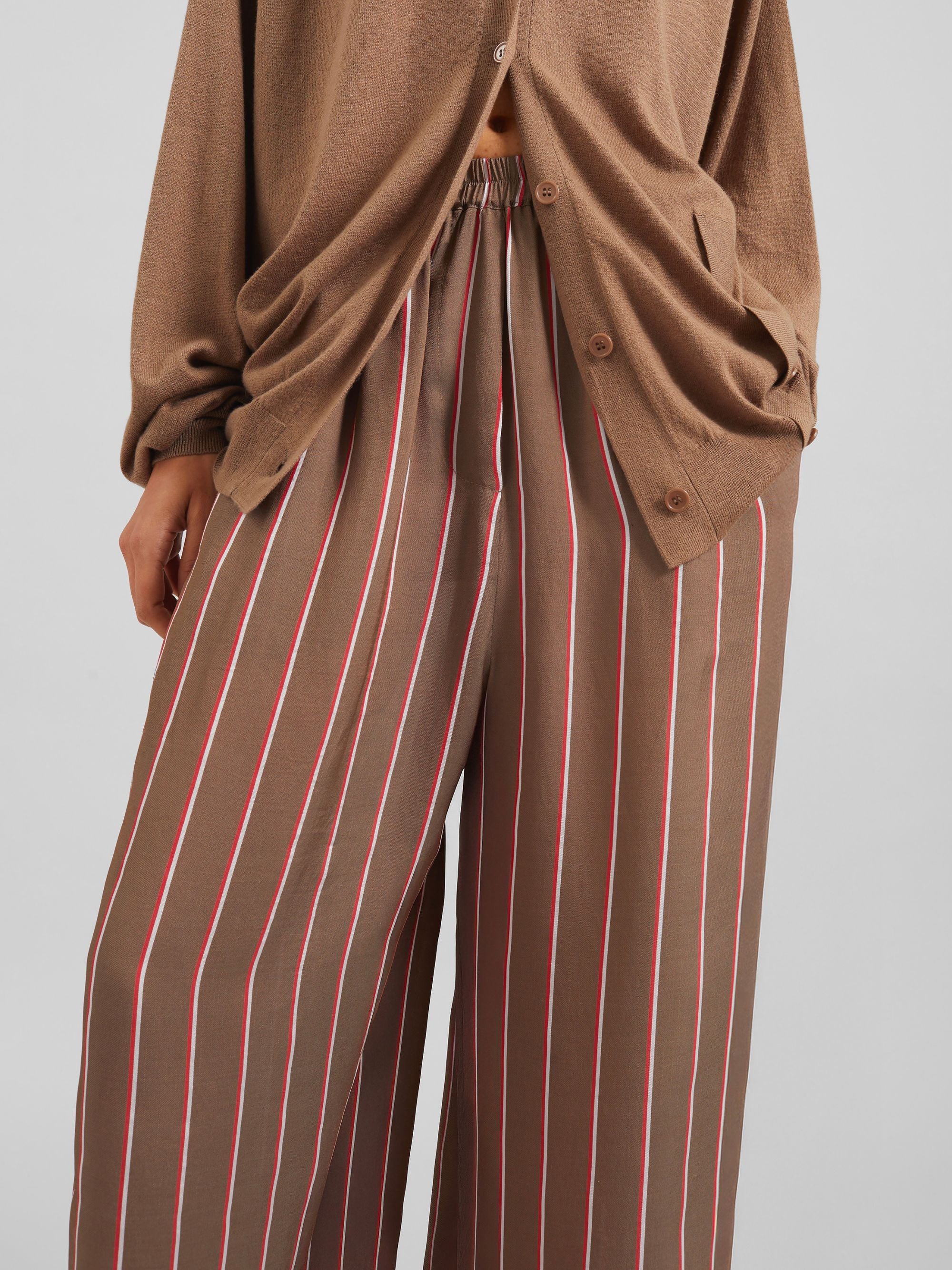 The Frankie Shop Trousers Marrone Viscose Silk