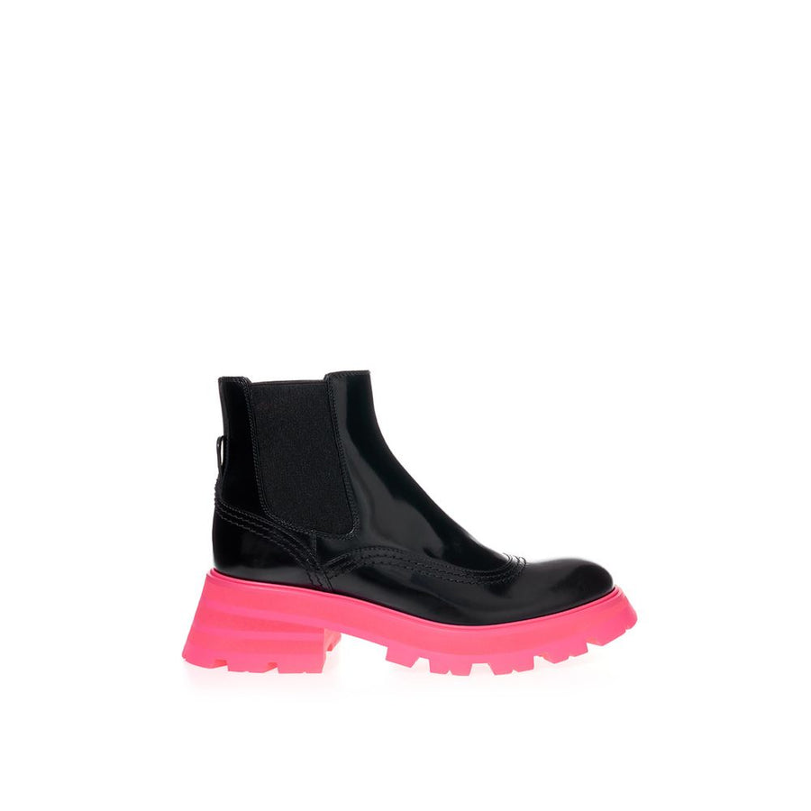 Alexander McQueen 100% Leather boot in black
