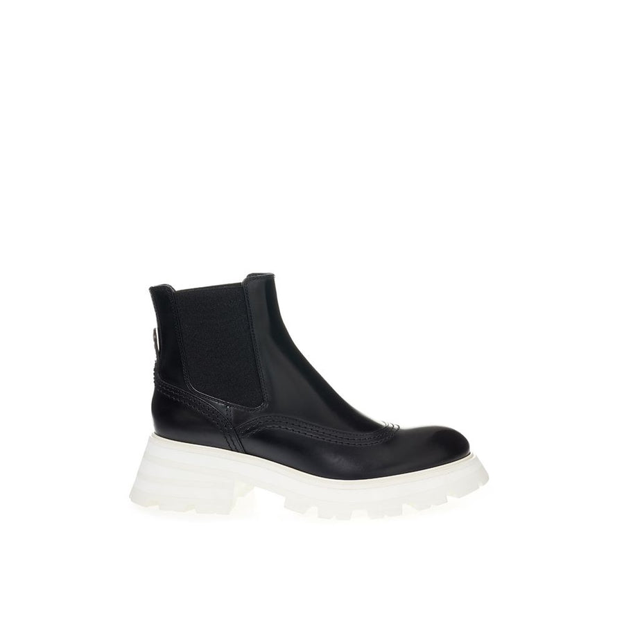 Alexander McQueen 100% Leather boot in black