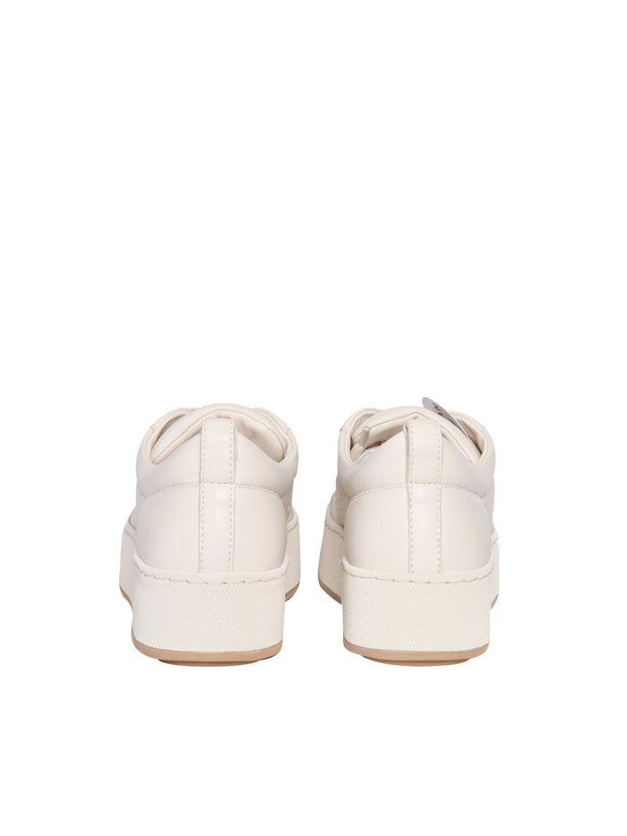 H681 SNEAKERS White
