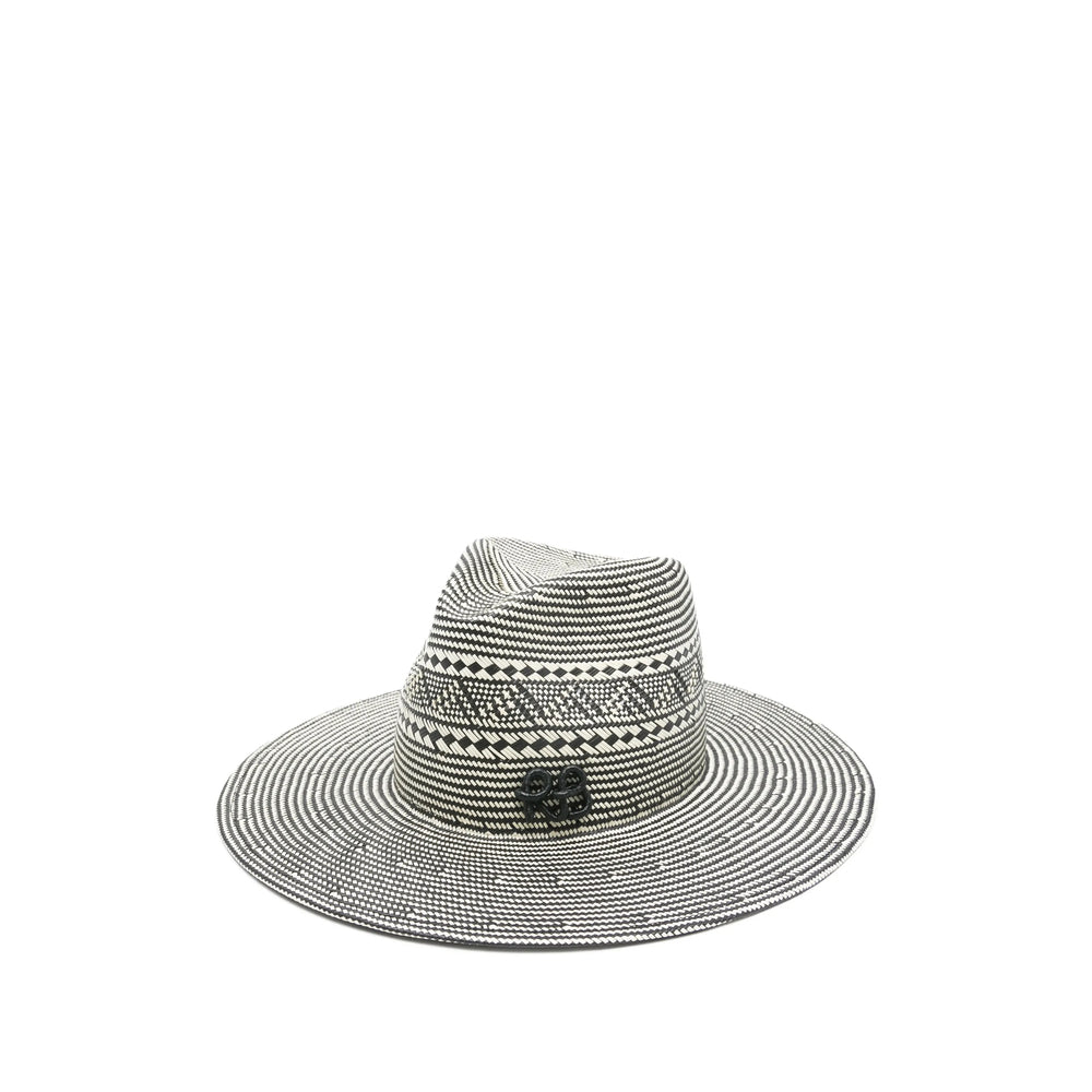 Cap Ruslan Baginskiy White/black Paper: 100. Caps