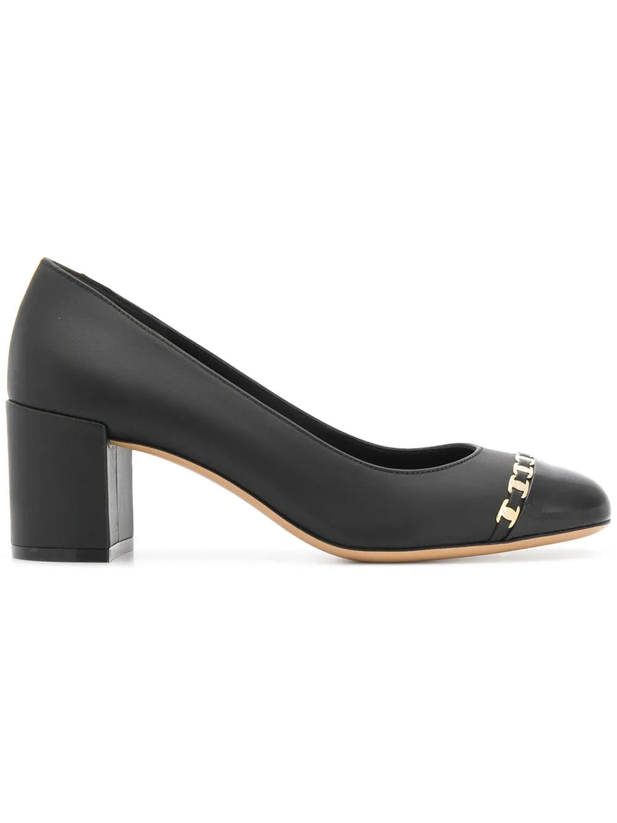 Ferragamo Leather pump in black